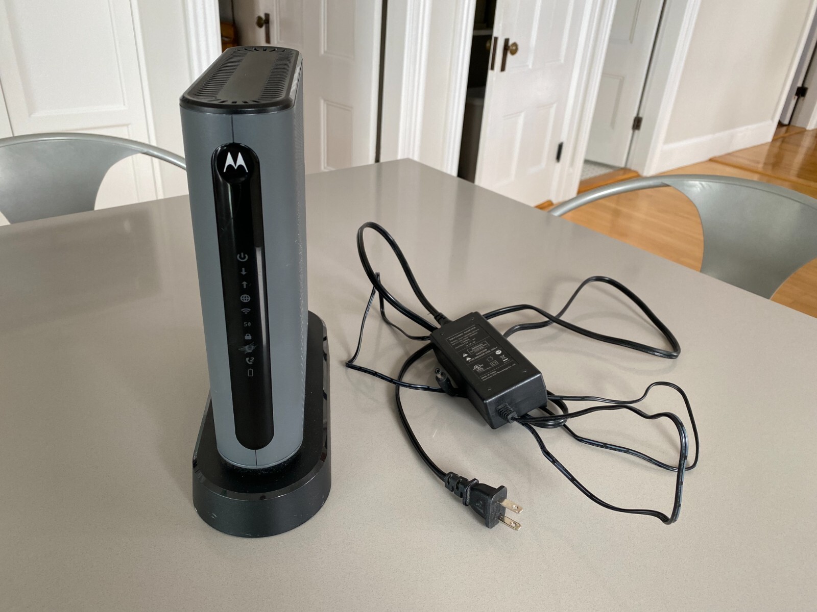 Motorola MT7711 24X8 Cable Modem plus AC1900 Dual Band WiFi Gigabit Router