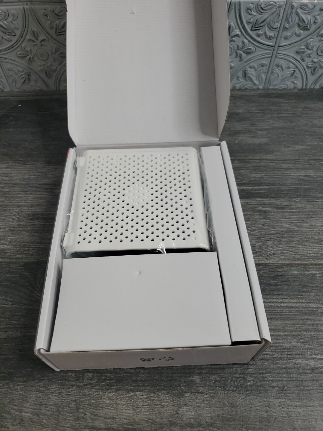 Arris SB6183 SURFboard DOCSIS 3.0 Cable Modem, White