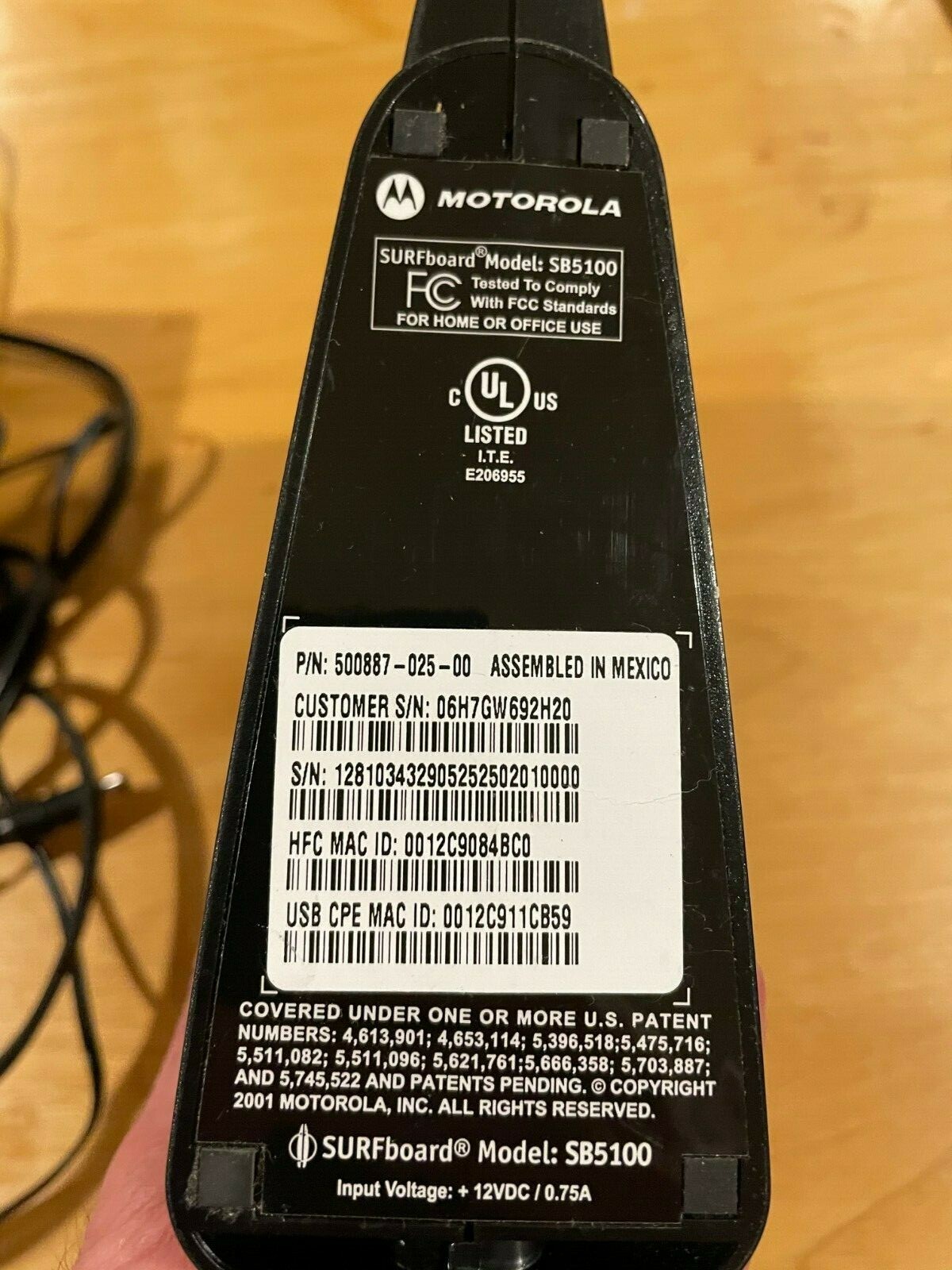 Motorola SURFboard SB5100 cable modem with power supply