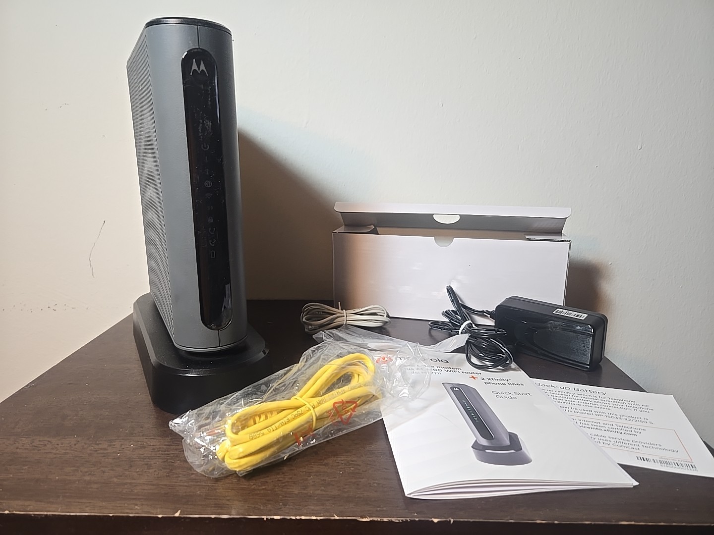 Motorola MT7711 24X8 Cable Modem and AC1900 Dual Band Wi-Fi Gigabit Router 2…