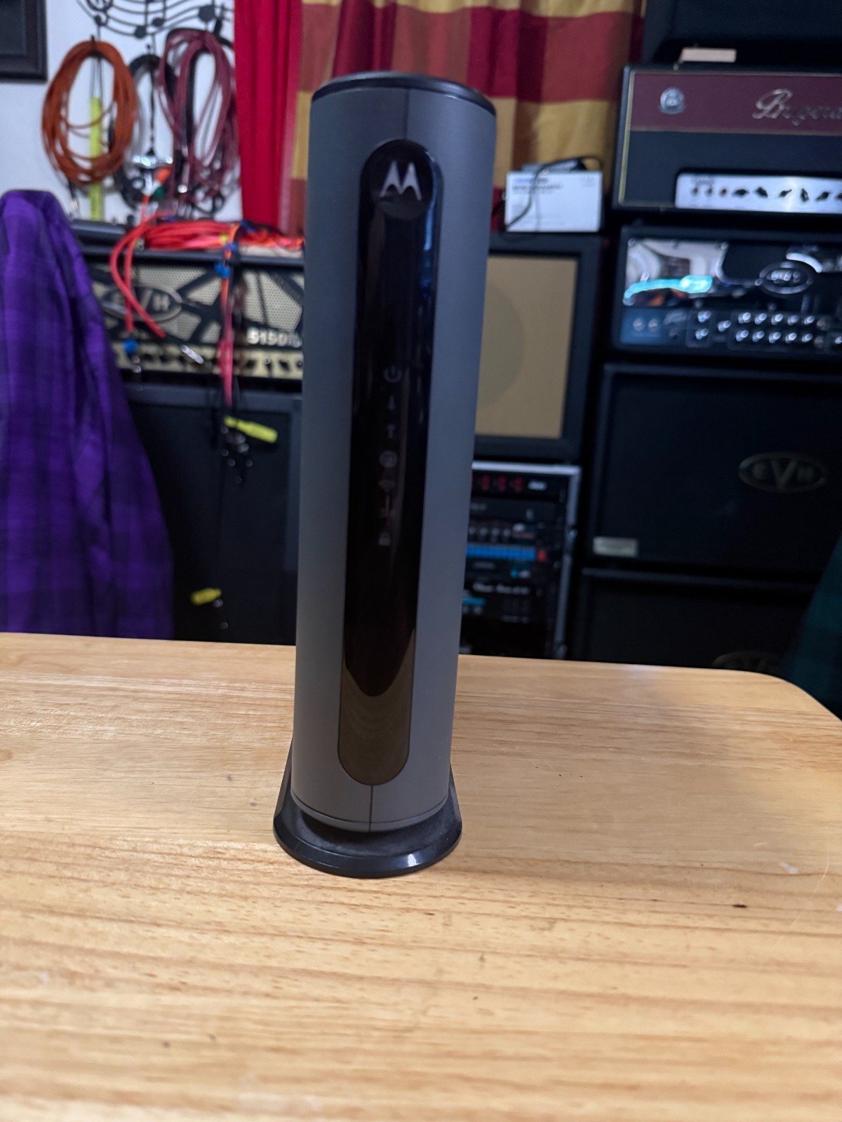 Motorola MG7700 AC1900 Dual-Band DOCSIS 3.0 Cable Modem Router