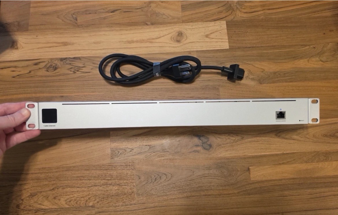 Ubiquiti UniFi UCI Cable Modem DOCSIS 3.1 – 2.5GbE – Excellent Condition