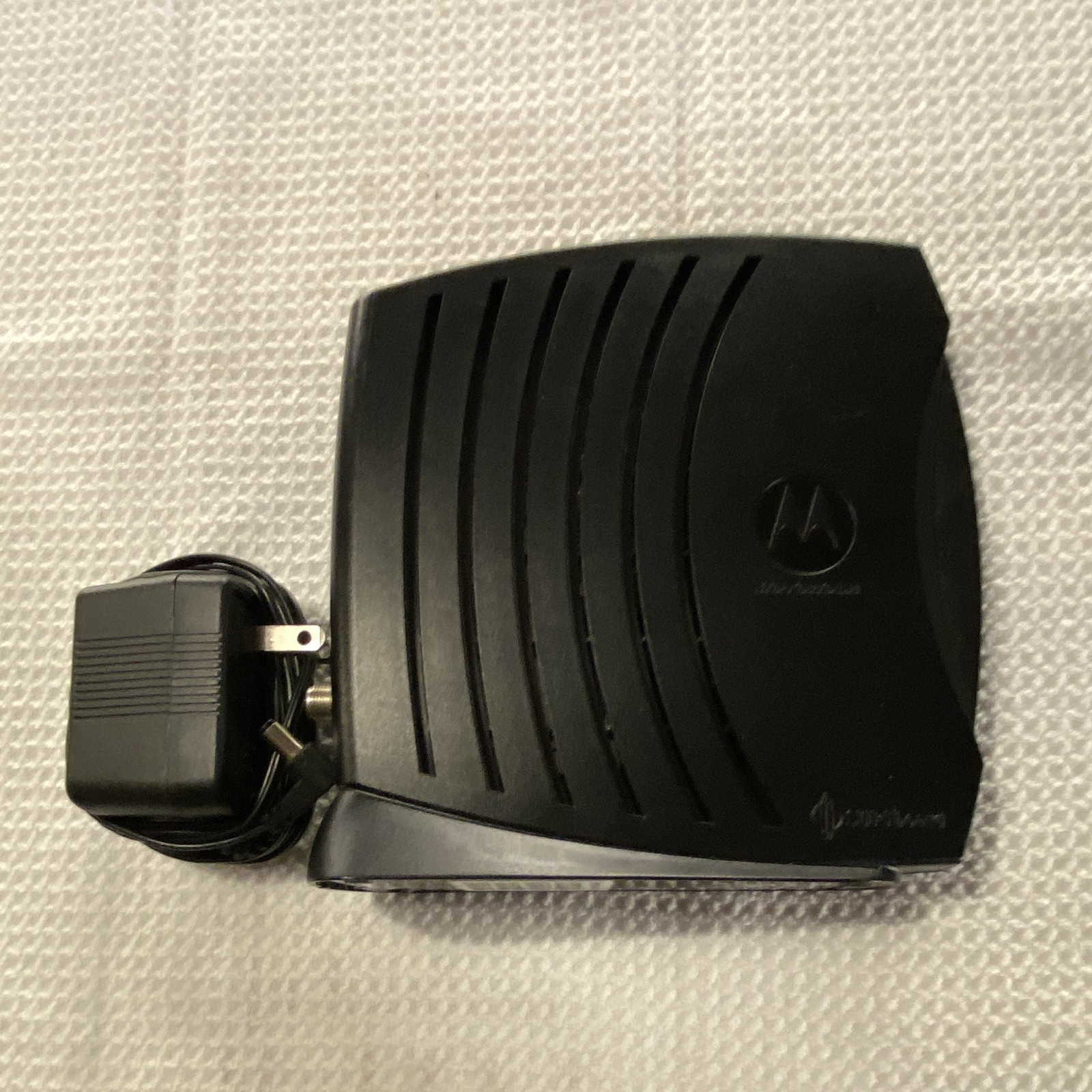 Motorola SURFboard SB5120 DOCSIS 2.0 Cable Modem 38 Mbps USB/Ethernet Black