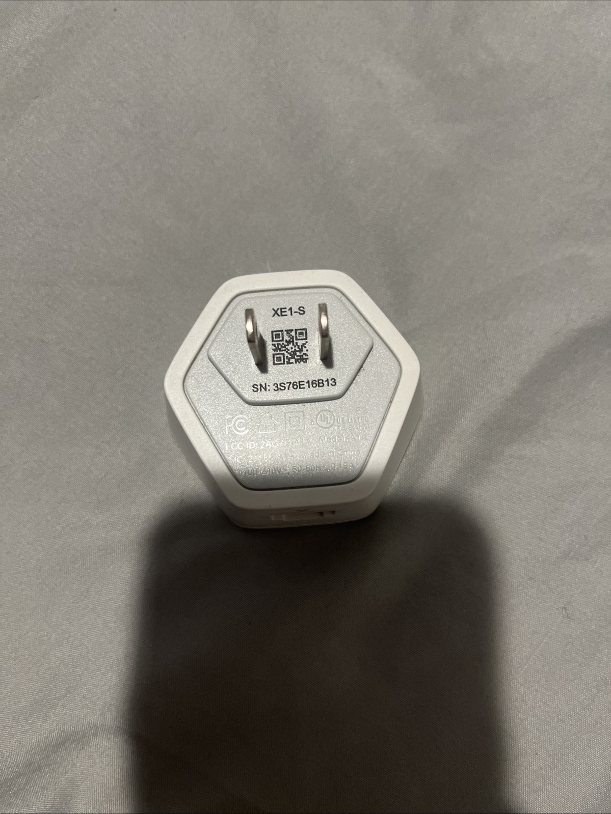 (1) Xfinity xFi Pods WiFi Network Range Extender, 1st Generation, XE1-S