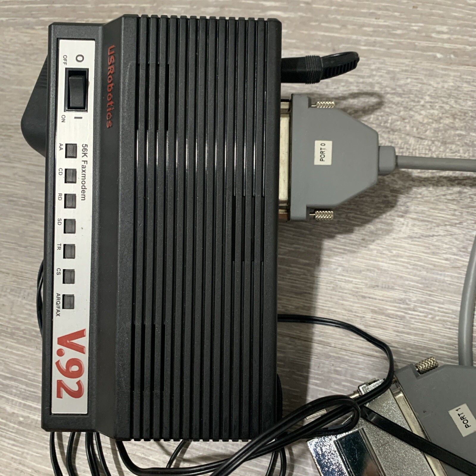 US Robotic Corp. 5686G V92 External Faxmodem With Cables