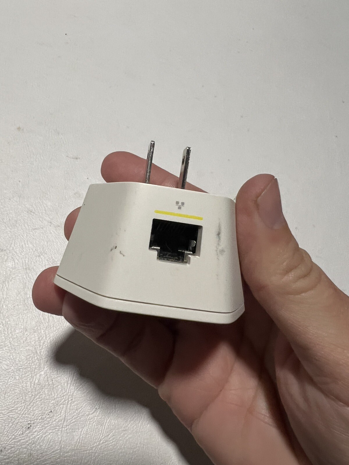 (1) Xfinity xFi Pods WiFi Network Range Extender, 1st Generation, XE1-S