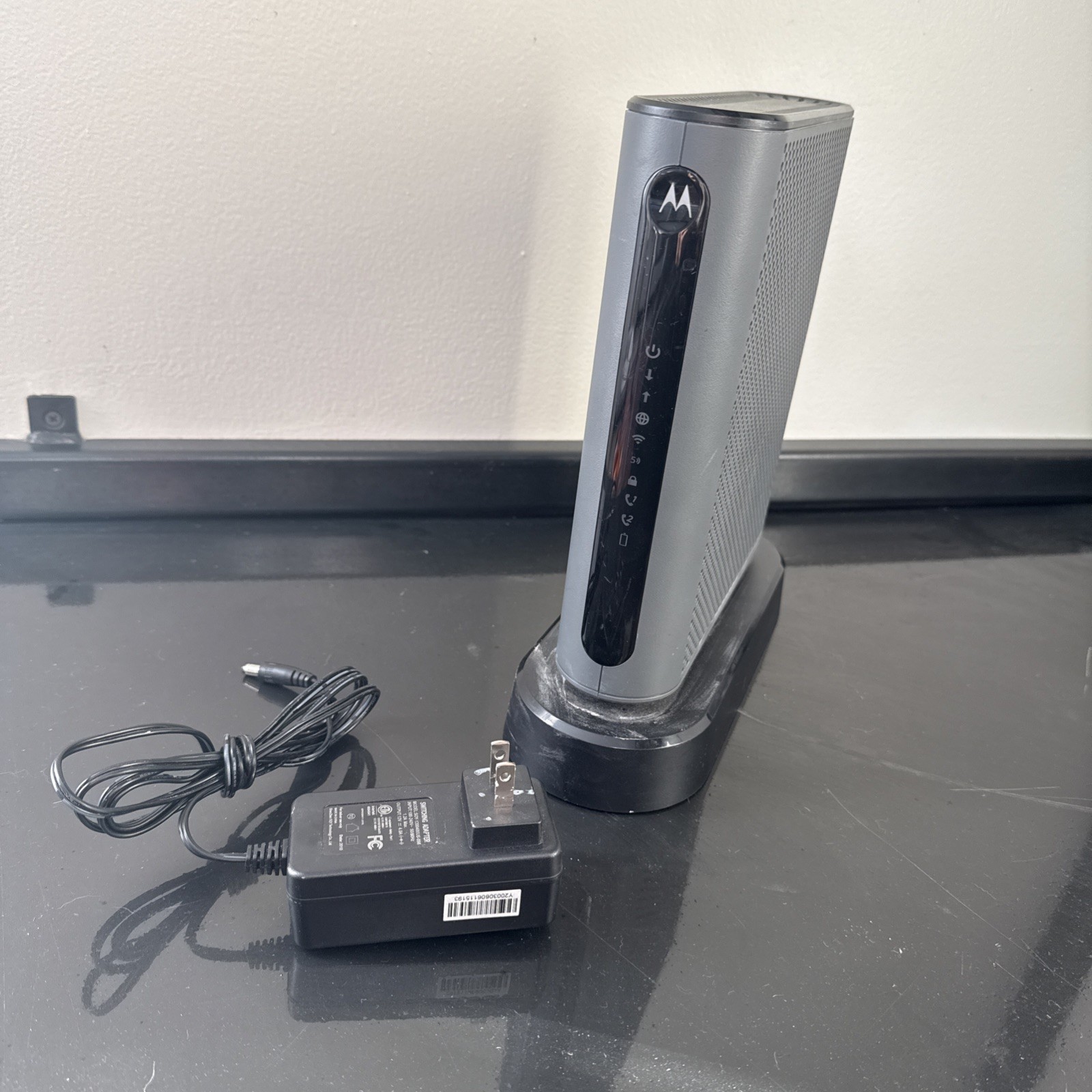 Motorola MT7711 DOCSIS 3.0 Cable Modem – Works – Tested Power & LEDs