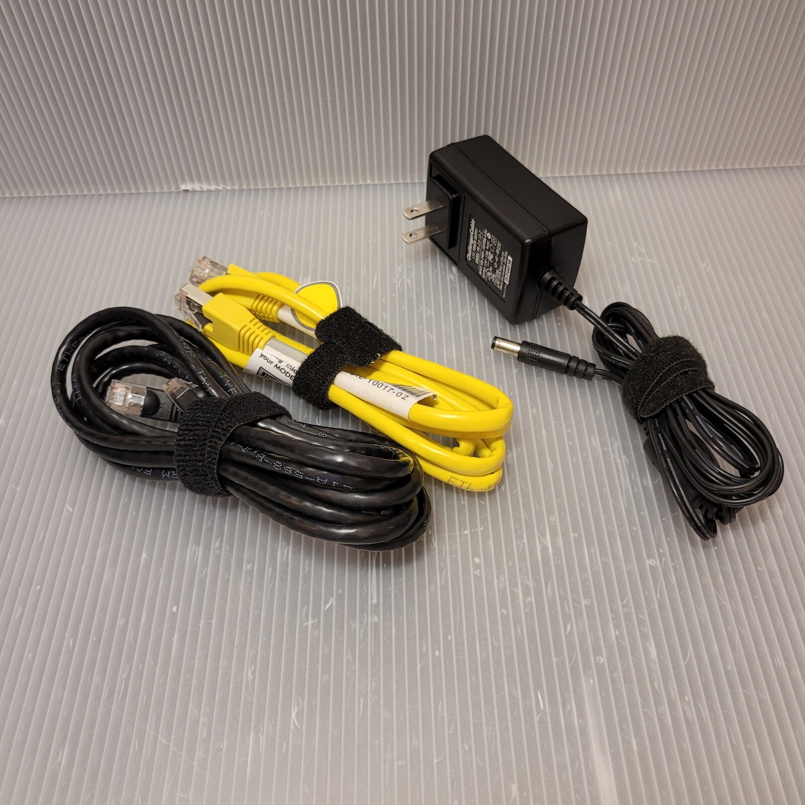 Motorola SBG6580 DOCSIS 3.0 Wireless Cable Modem Router w/ 2 Network Cables