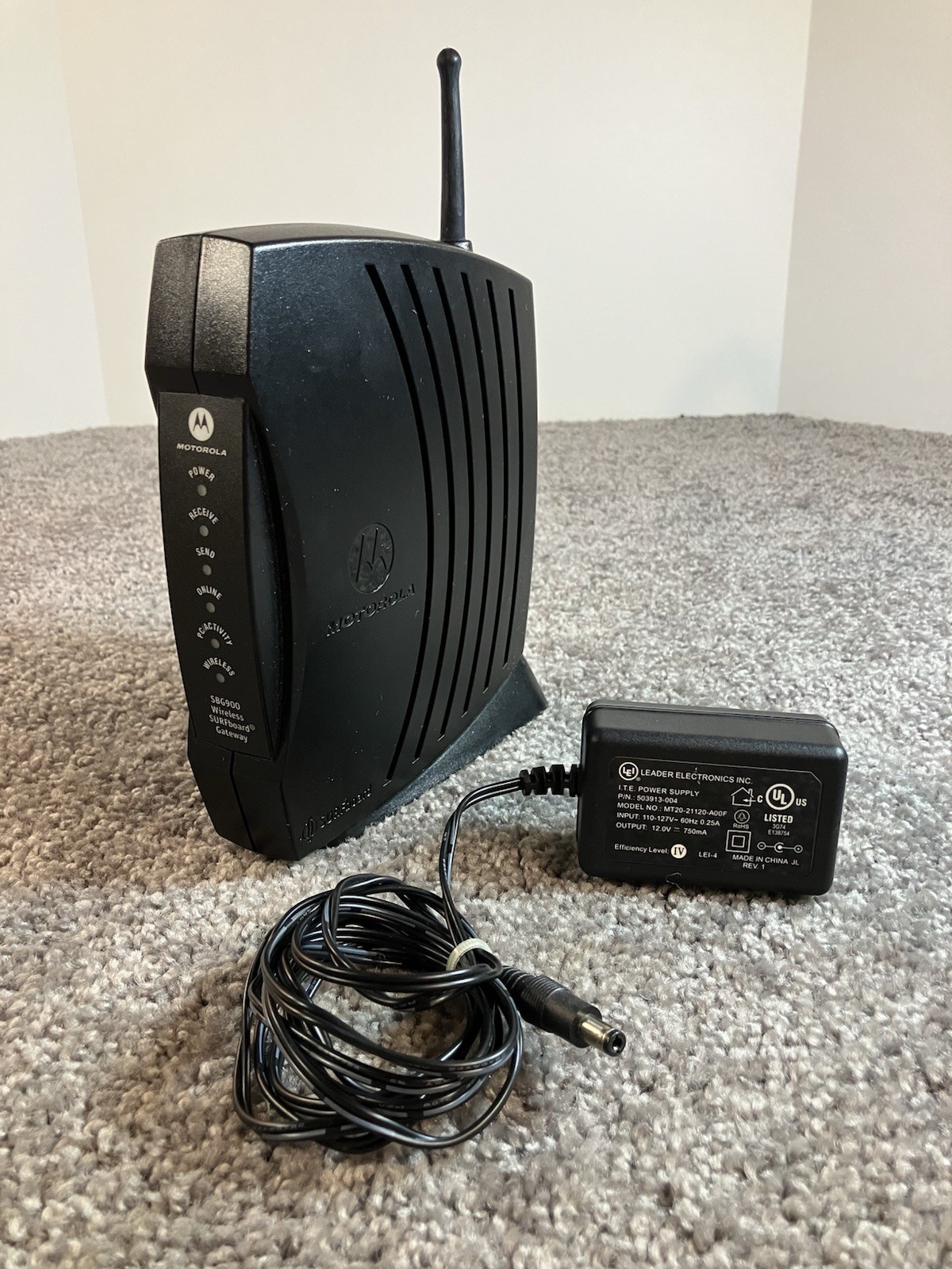 Motorola SURFboard Model: SBG900 Wireless Cable Modem Gateway Black