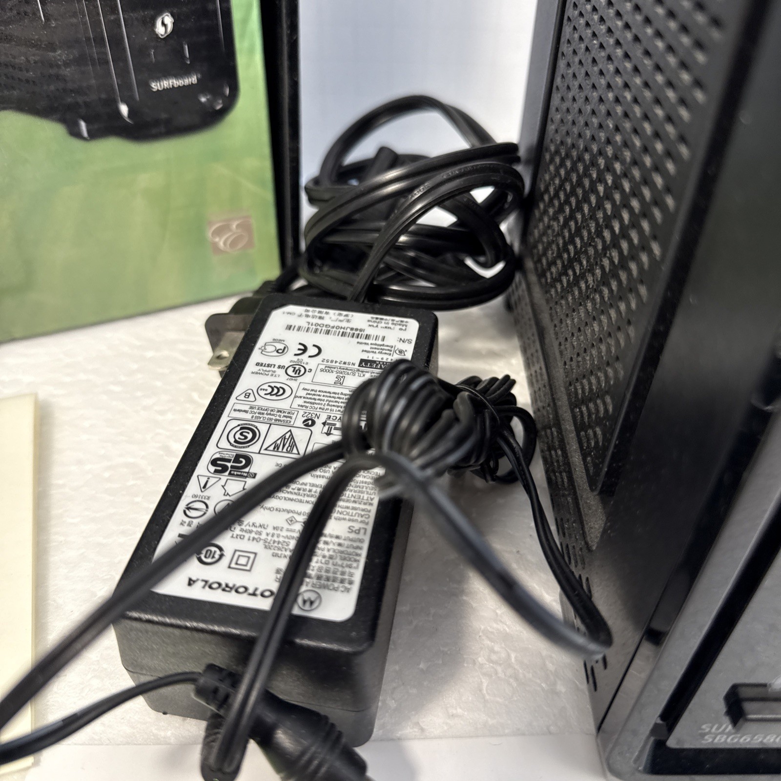 Motorola SURFboard eXtreme Wireless Cable Modem Gateway SBG6580