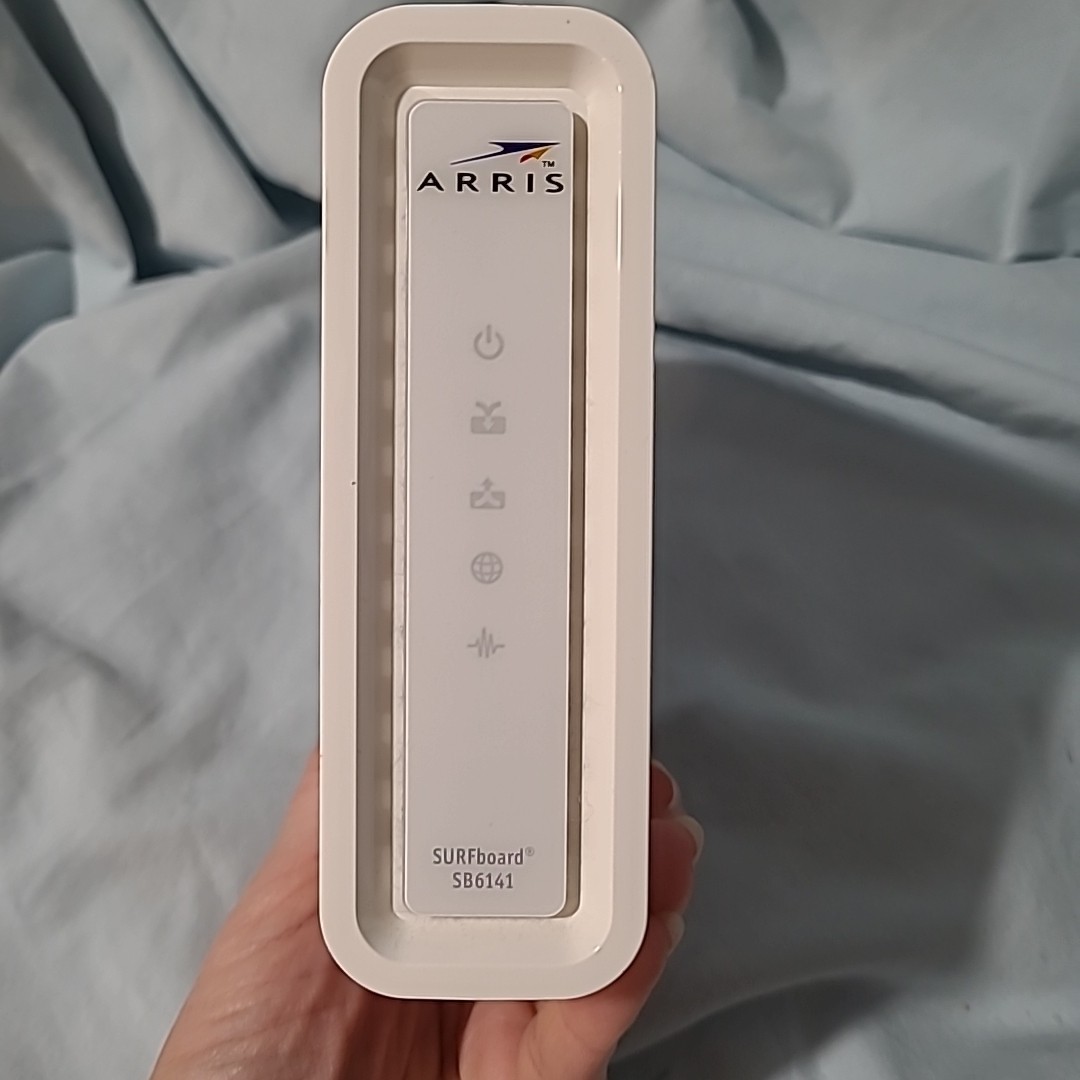 ARRIS SURFboard SB6141 Surf Board Modem White input Voltage +12vdc 1GHz LPF