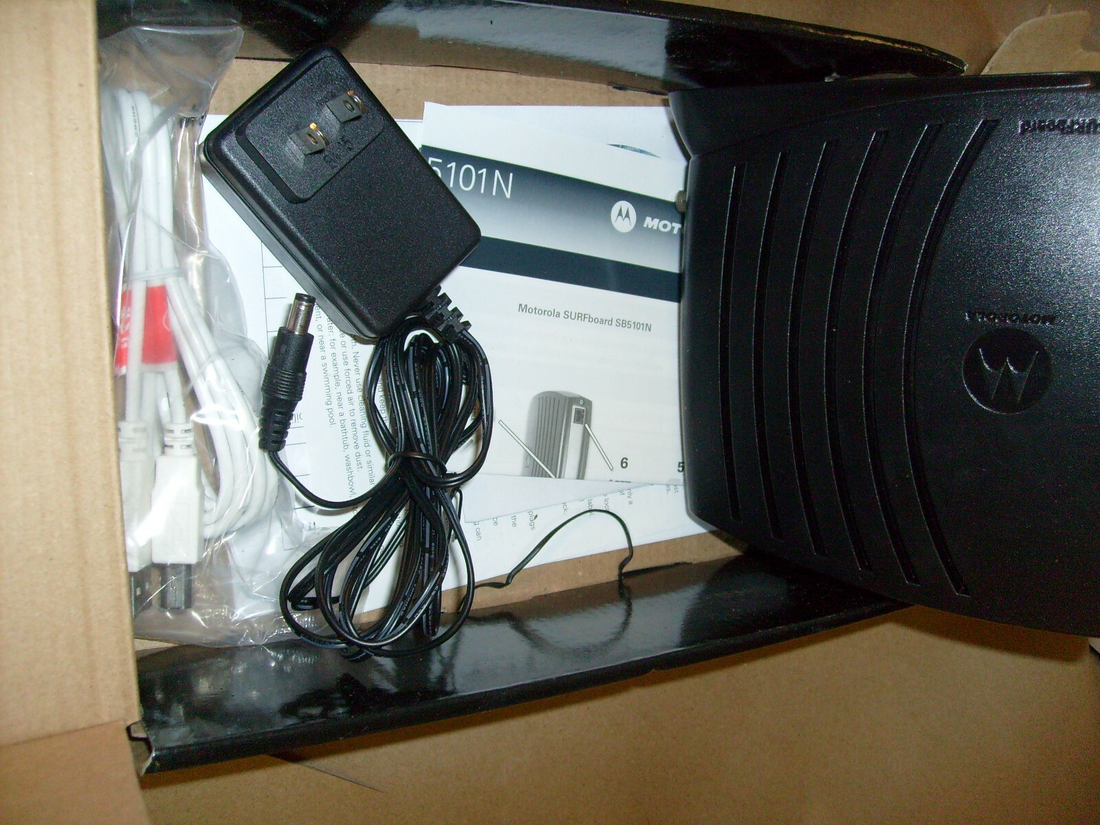 Motorola Surfboard SB5101U Cable Modem With PWR Cord , box, CD , directions