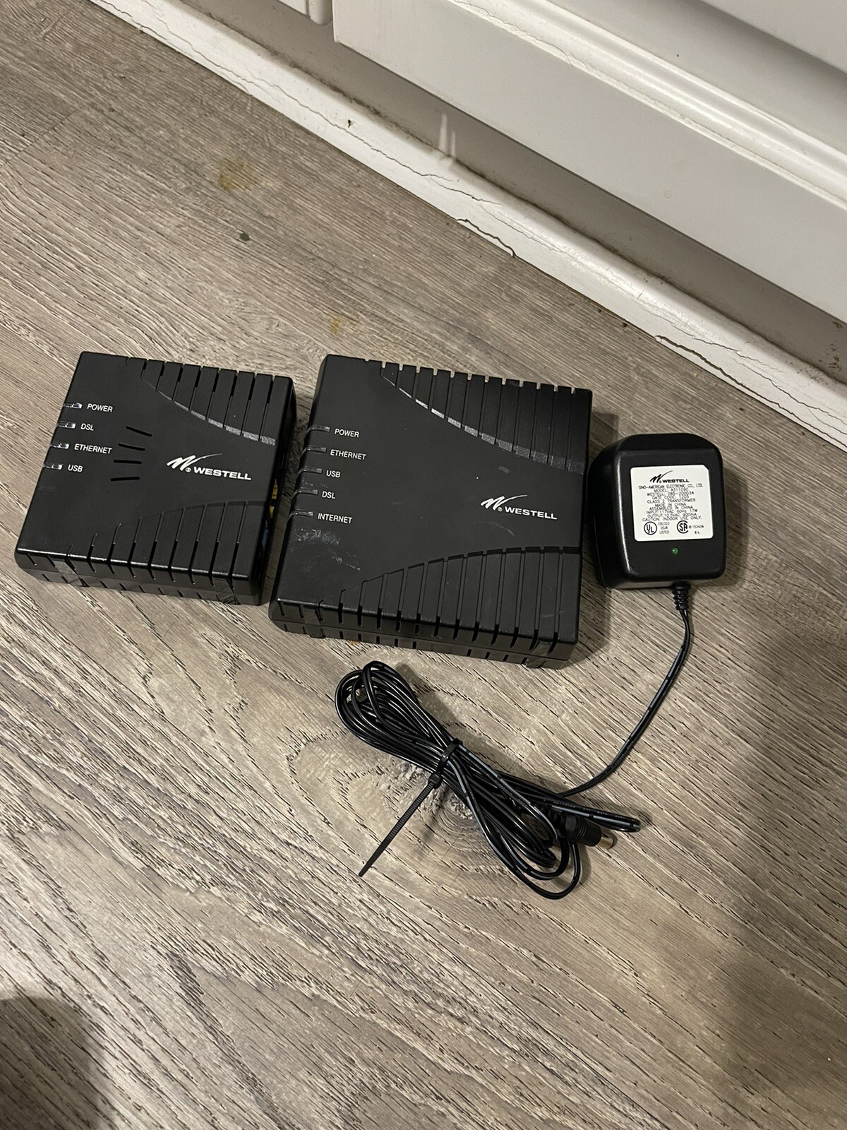 WESTELL 6100 MODEL E90-610030-06 DSL ROUTER W/ADAPTER FREE S/H 1 power supply