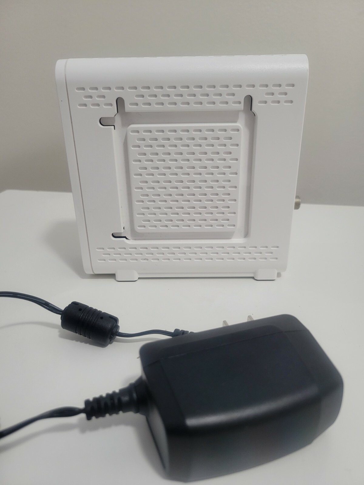 ARRIS Surfboard SB6190-RB DOCSIS 3.0 Cable Modem, White (Renewed)