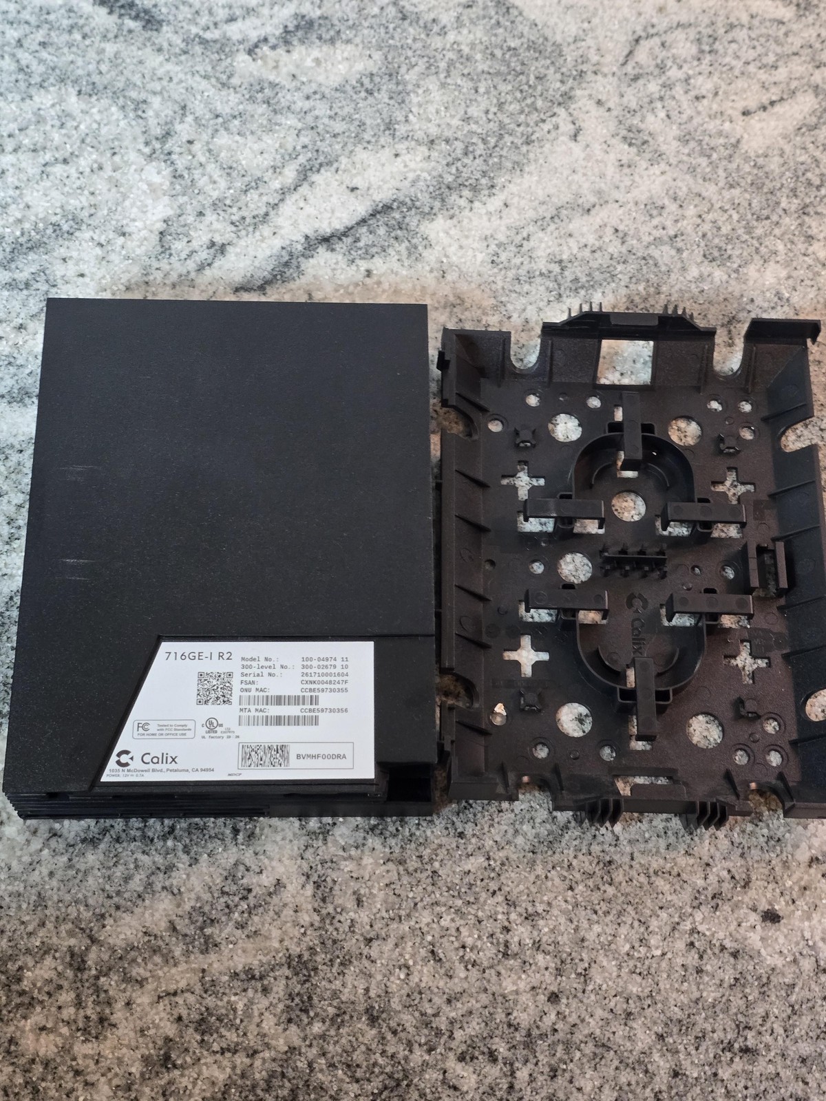 Calix 716GE-I R2 Gigabit Ethernet ONT Modem Router 4-Port Phone Black Gateway
