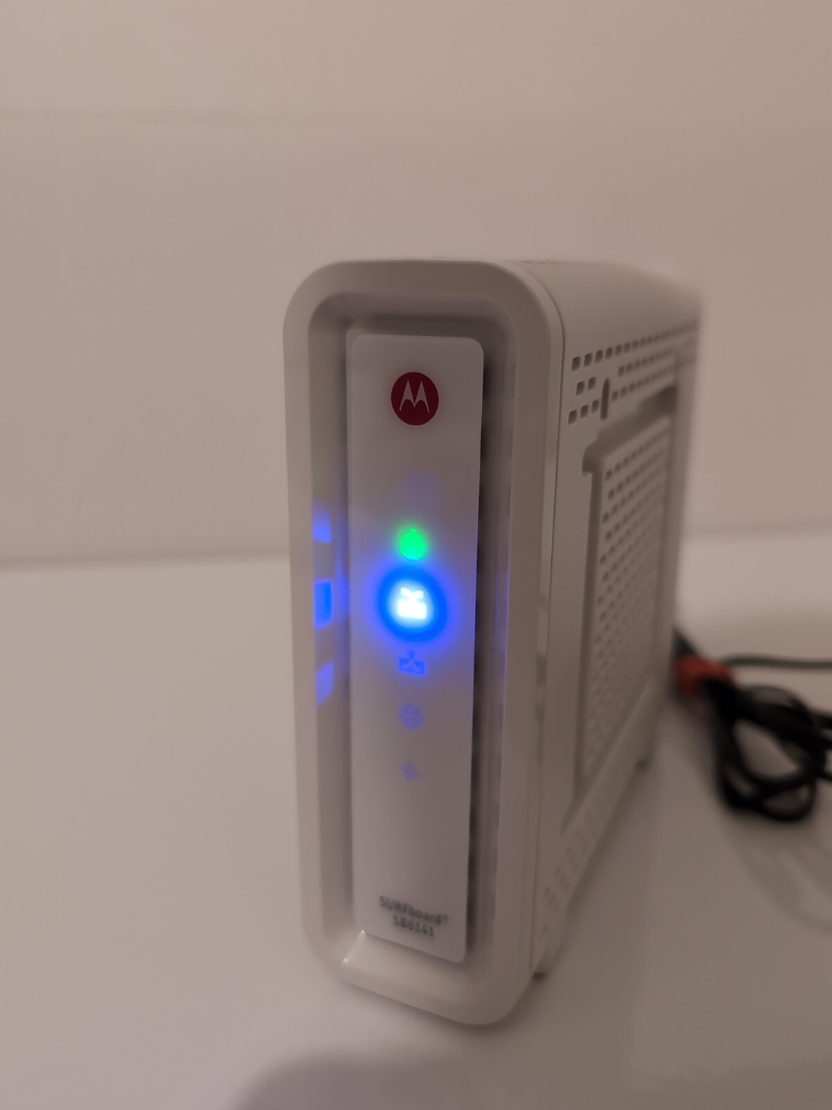 Motorola SURFboard SB6141 Surf Board Modem with power cable
