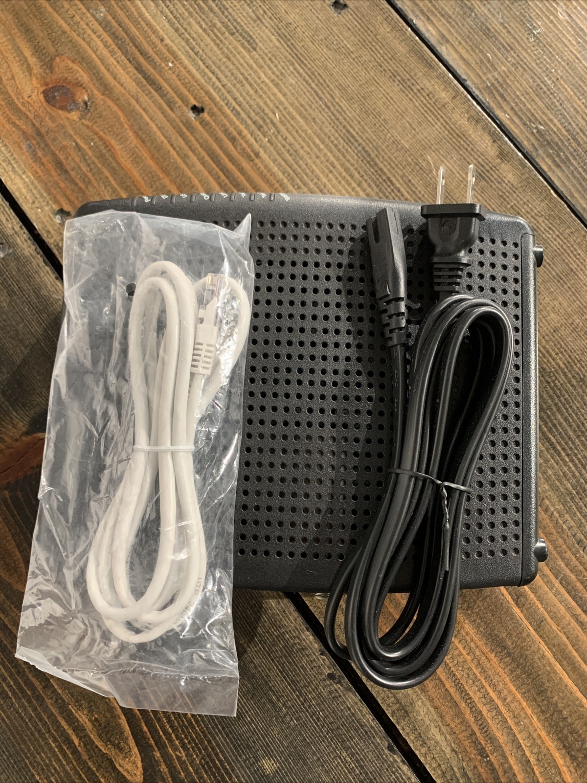 ARRIS Touchstone TM822G DOCSIS 3.0 8×4 Telephony Modem – Black