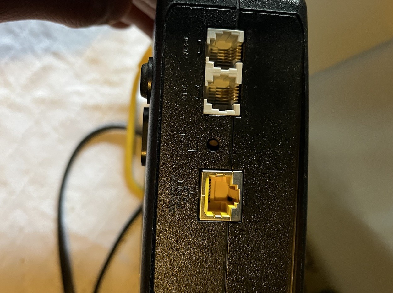 ( 1 ) Arris TM822 Touchstone Docsis 3.0 8 x 4 Ultra High Speed Telephony Modem