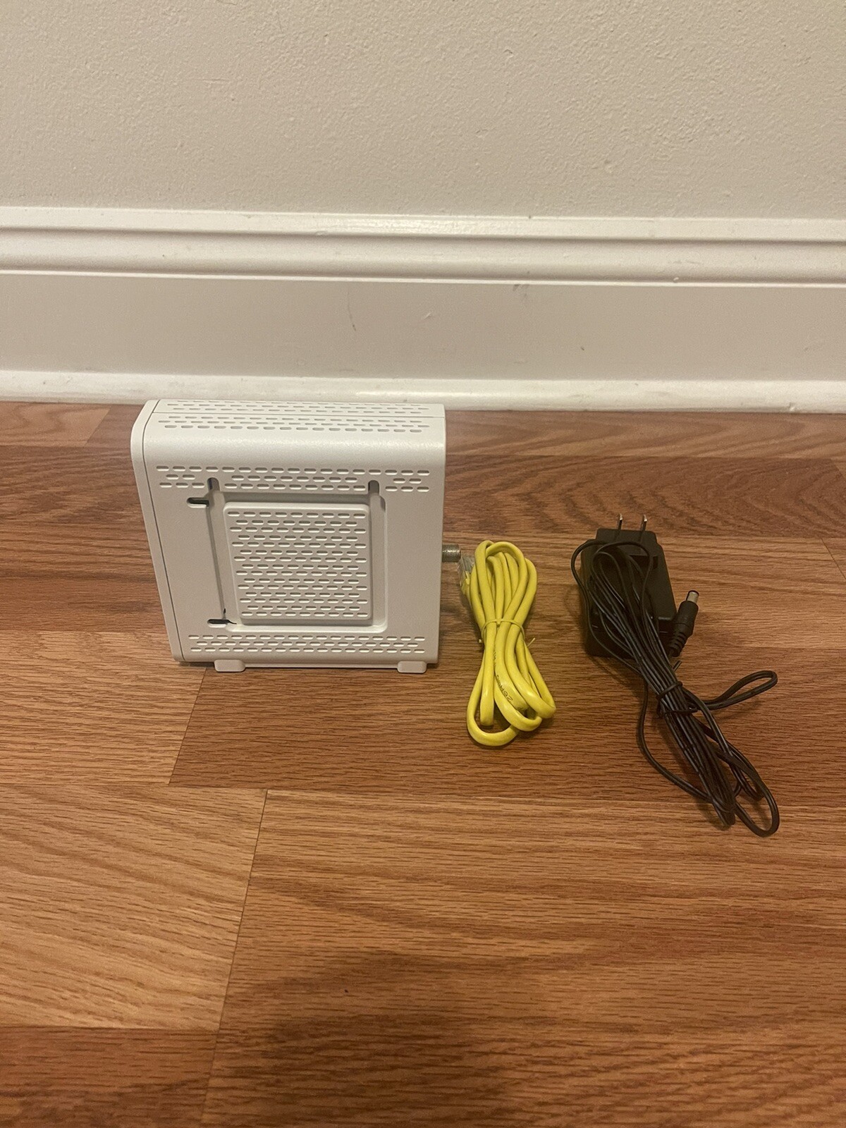 Motorola SURFboard SB6141 Docsis 3.0 Cable Modem and w/ Power Supply Included