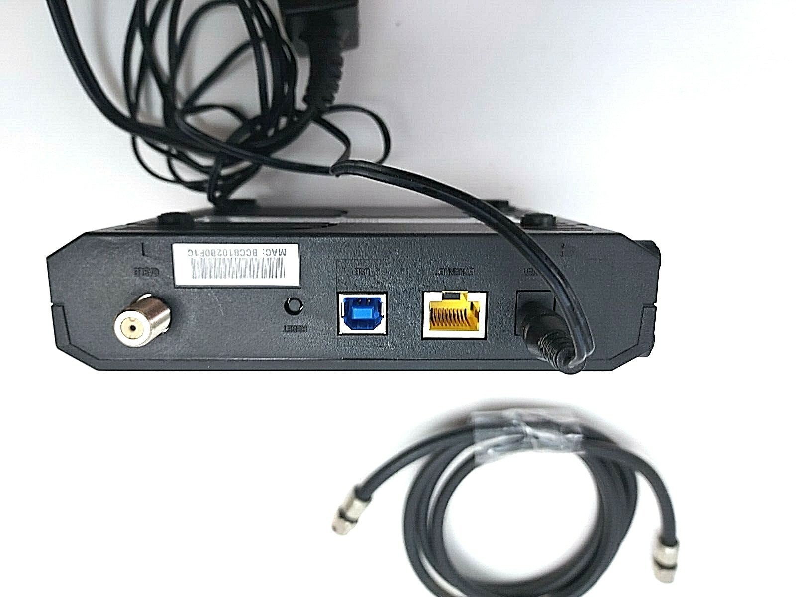 New Cisco Model DPC3010 DOCSIS 3.0 8×4 Cable Modem w/ Adapter
