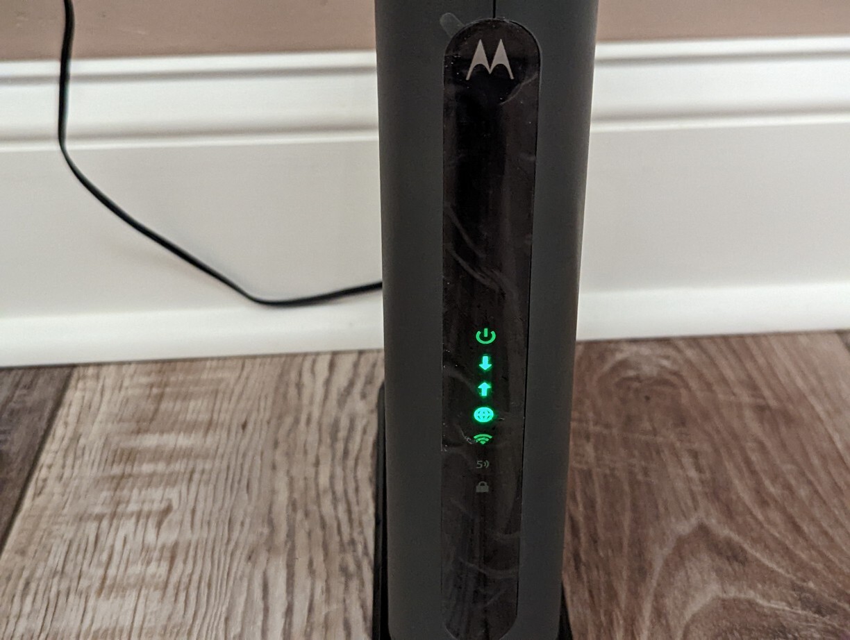 Motorola MG7550 16×4 High Speed ​​Cable Modem – Black – In Great Condition NR