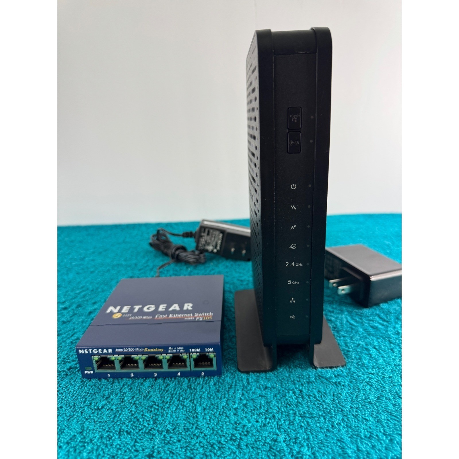 NETGEAR N600 WiFi DOCSIS 3.0 Modem Router with 5 Port Ethernet Switch Bundle