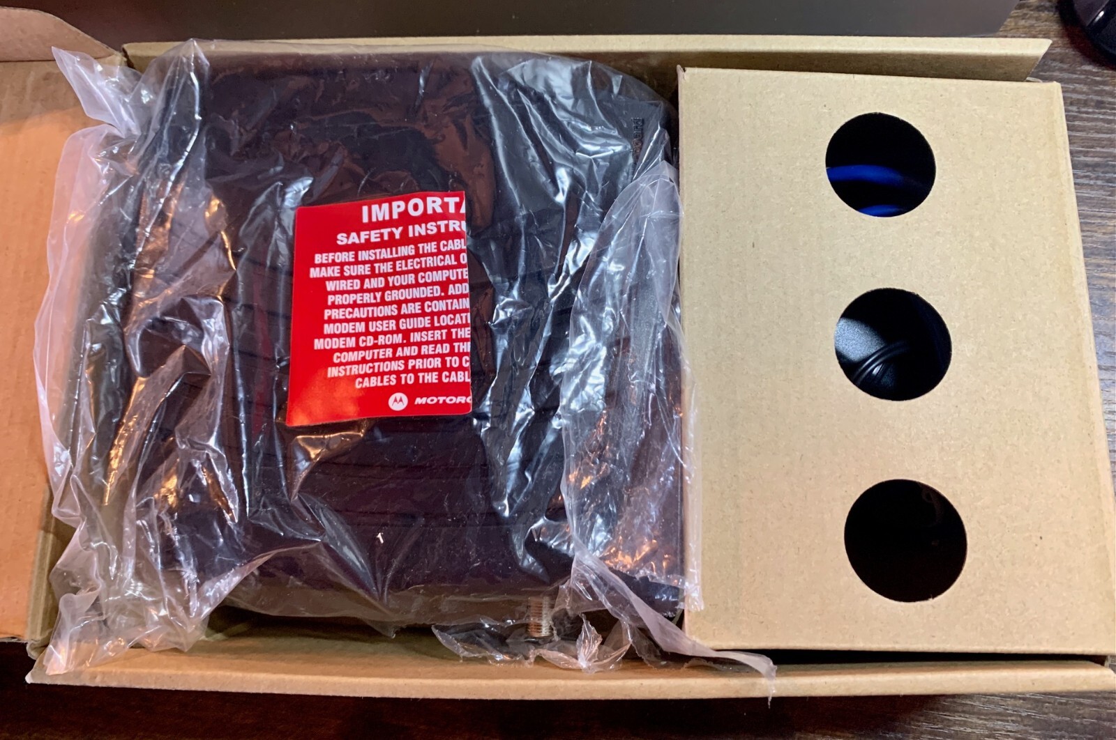 MOTOROLA SB5101U SURFboard * Cable Modem * W/ Acc. * In Original Box * REDUCED!