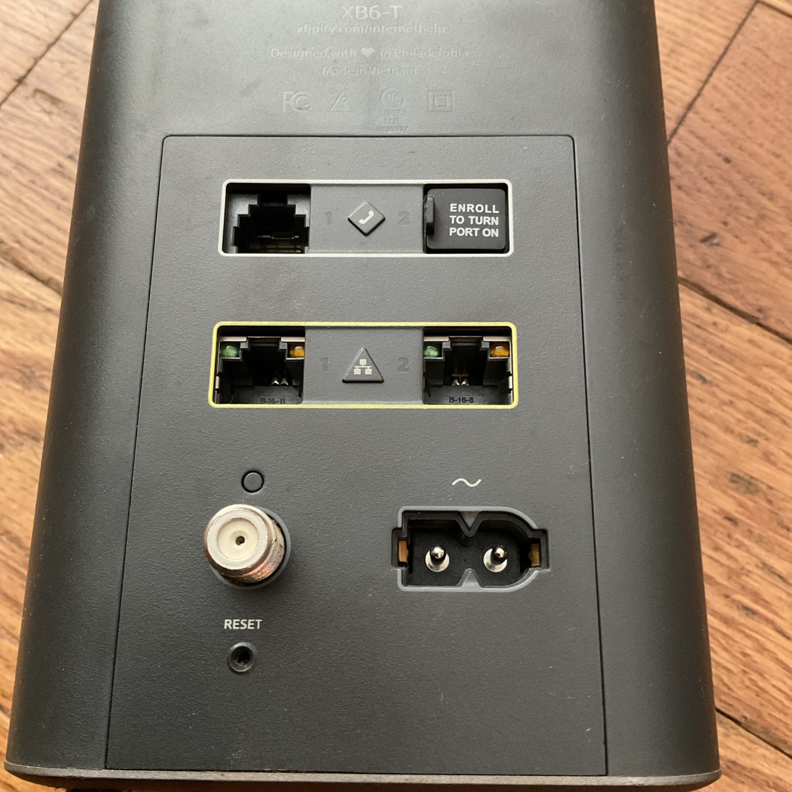Xfinity XB6-A WIFI Router & Modem No Power Cord For Parts or Not Working