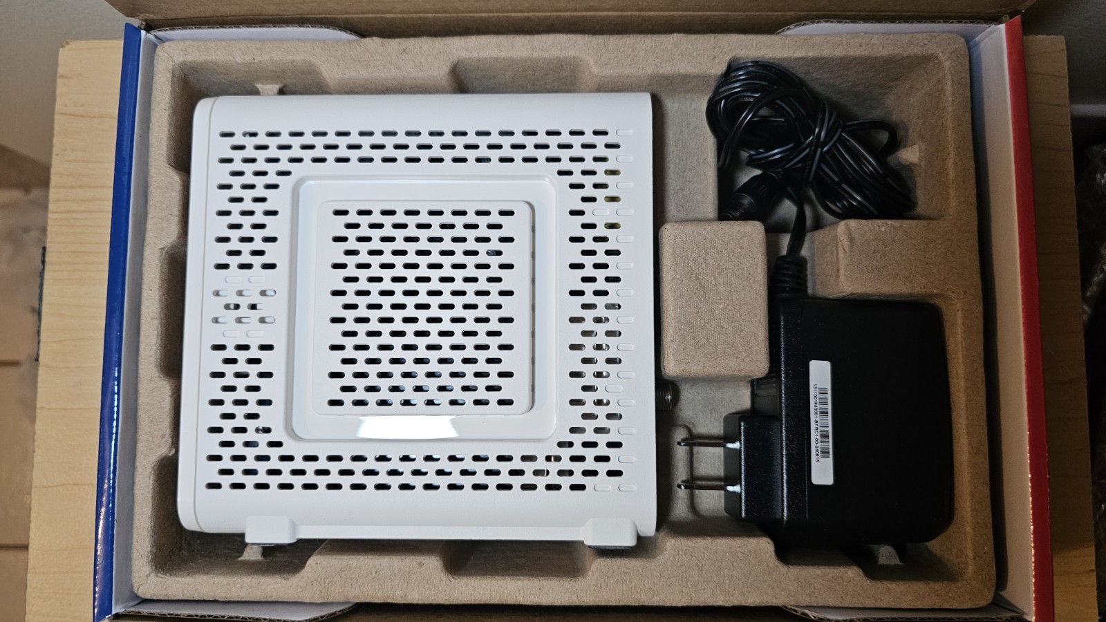 ARRIS – SURFboard SB8200 32 x 8 DOCSIS 3.1 Gig-Speed Cable Modem – White