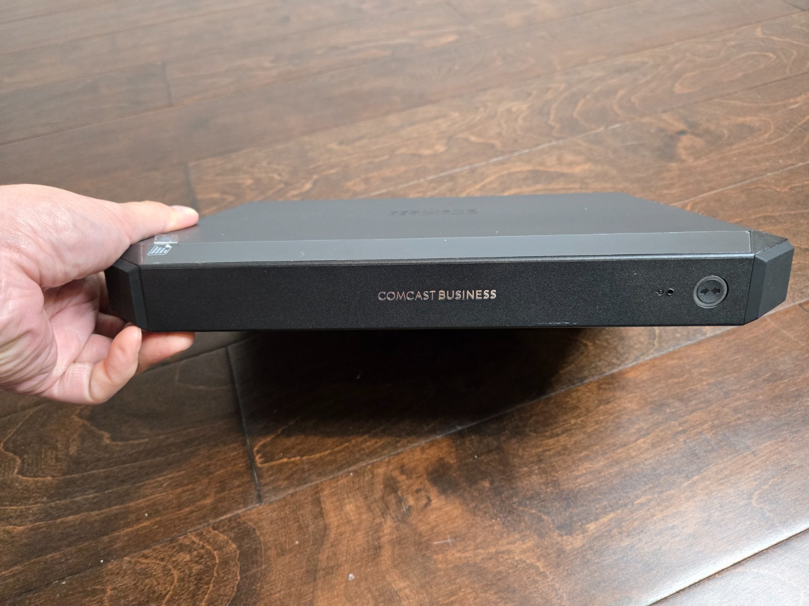RT Comcast Business CBR-T CGA4131COM Cable Modem WiFi Router Gateway W/ Cables