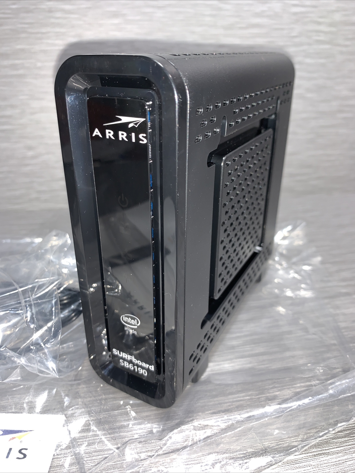 ARRIS SURFboard DOCSIS 3.0 Technology Gigabit + Cable Modem (SB6190) ™