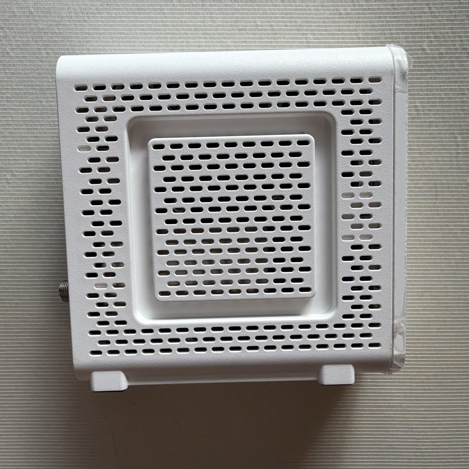 ARRIS – SURFboard SB8200 32 x 8 DOCSIS 3.1 Gig-Speed Cable Modem – White READ