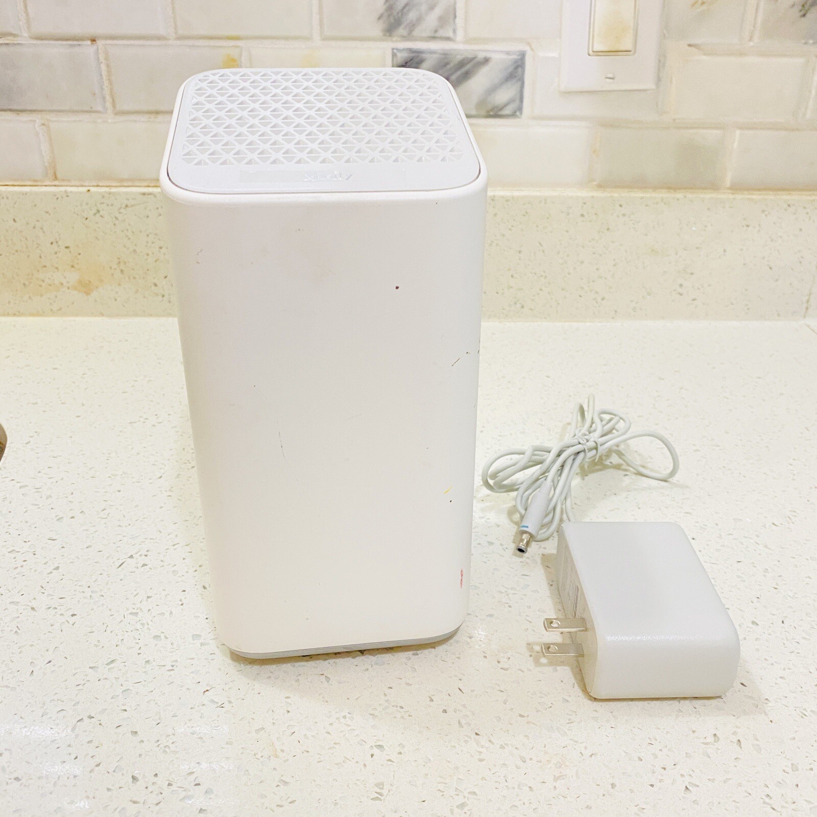 Comcast XFinity XB7-CM GIGABIT 4-Port Modem Router Powers On Untested Read..