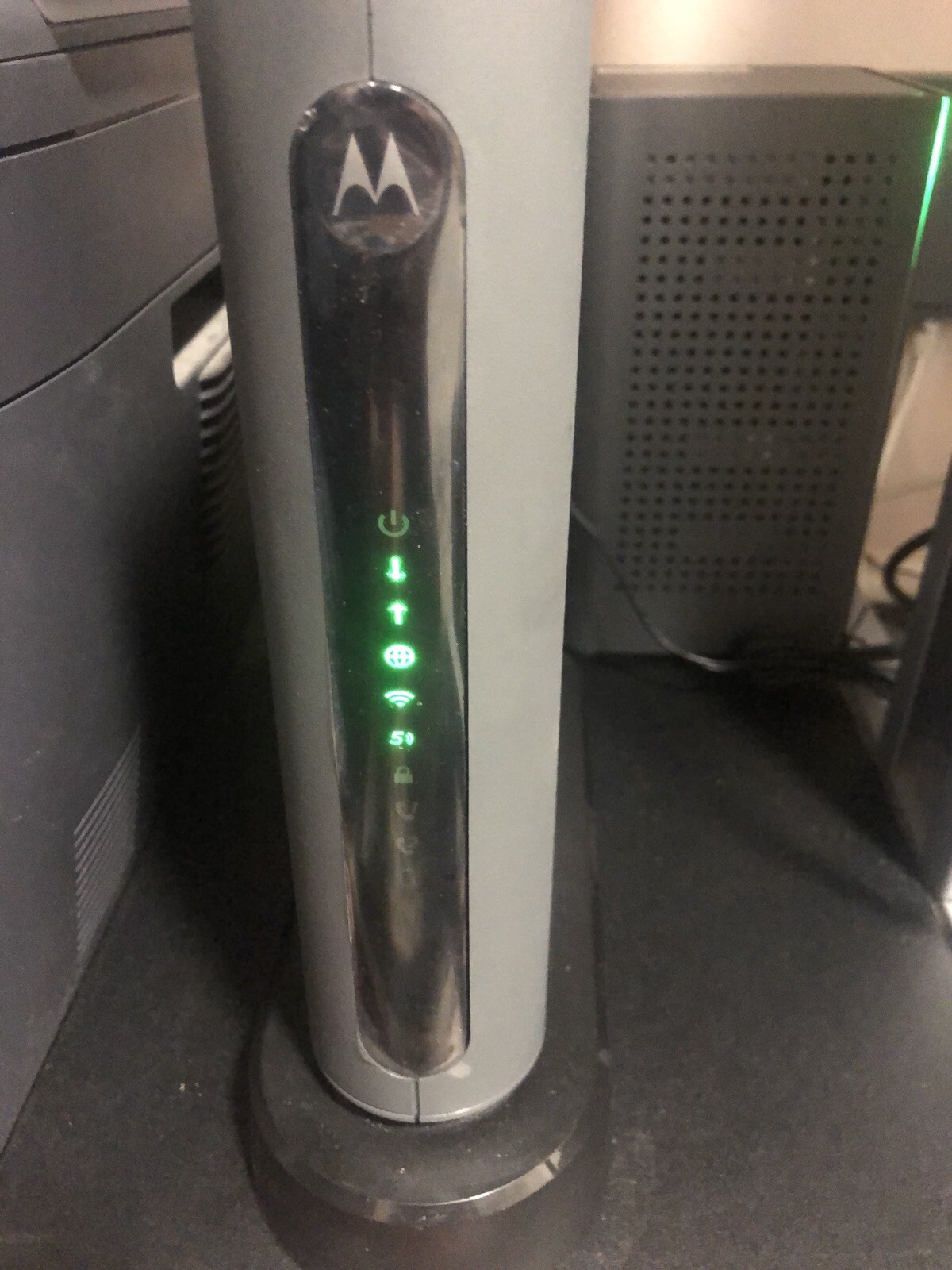 Motorola MT7711 24X8 Cable Modem and AC1900 Dual Band Wi-Fi Gigabit Router