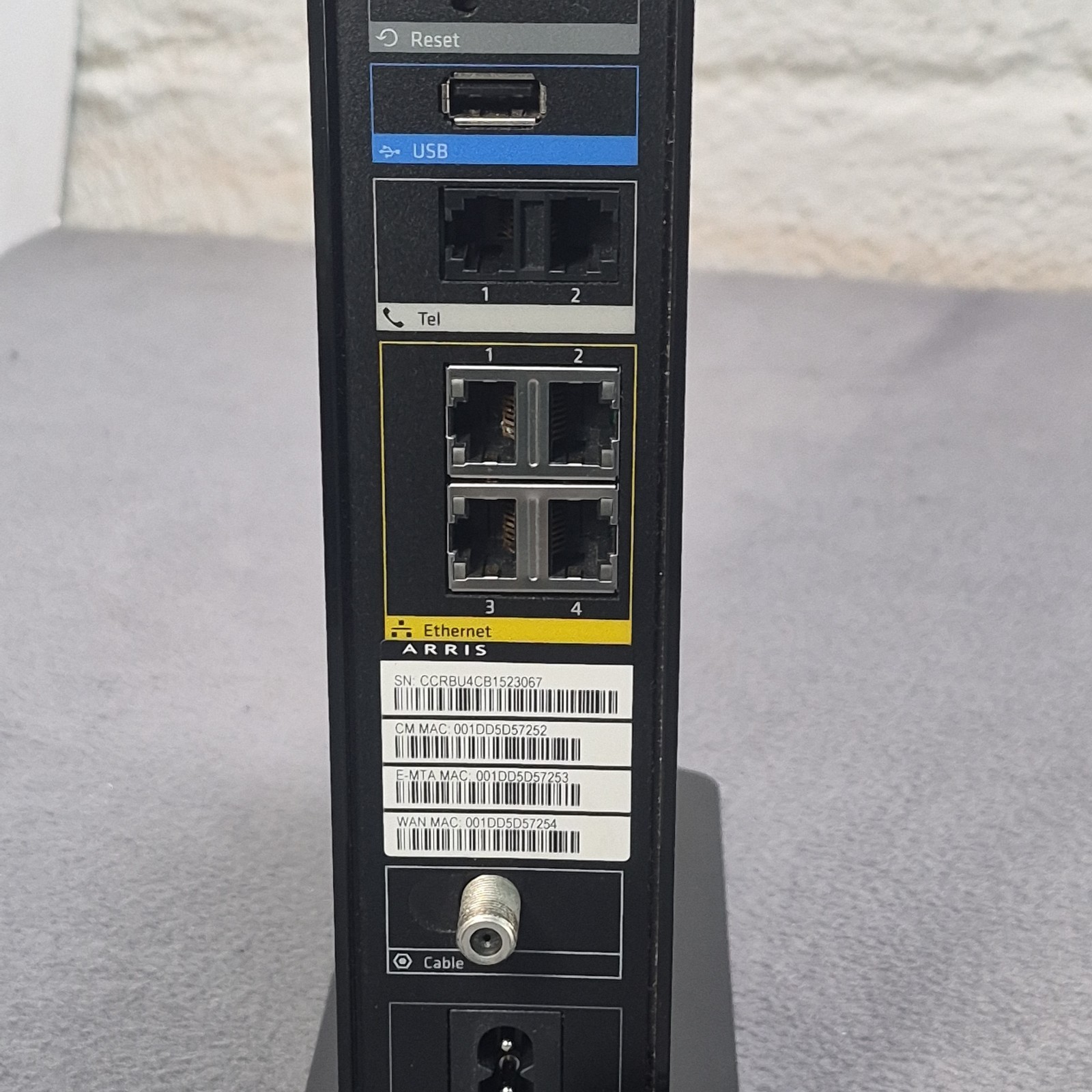 Xfinity Cable Modem Wifi Router Arris TG862G/CT With Power Cord USED
