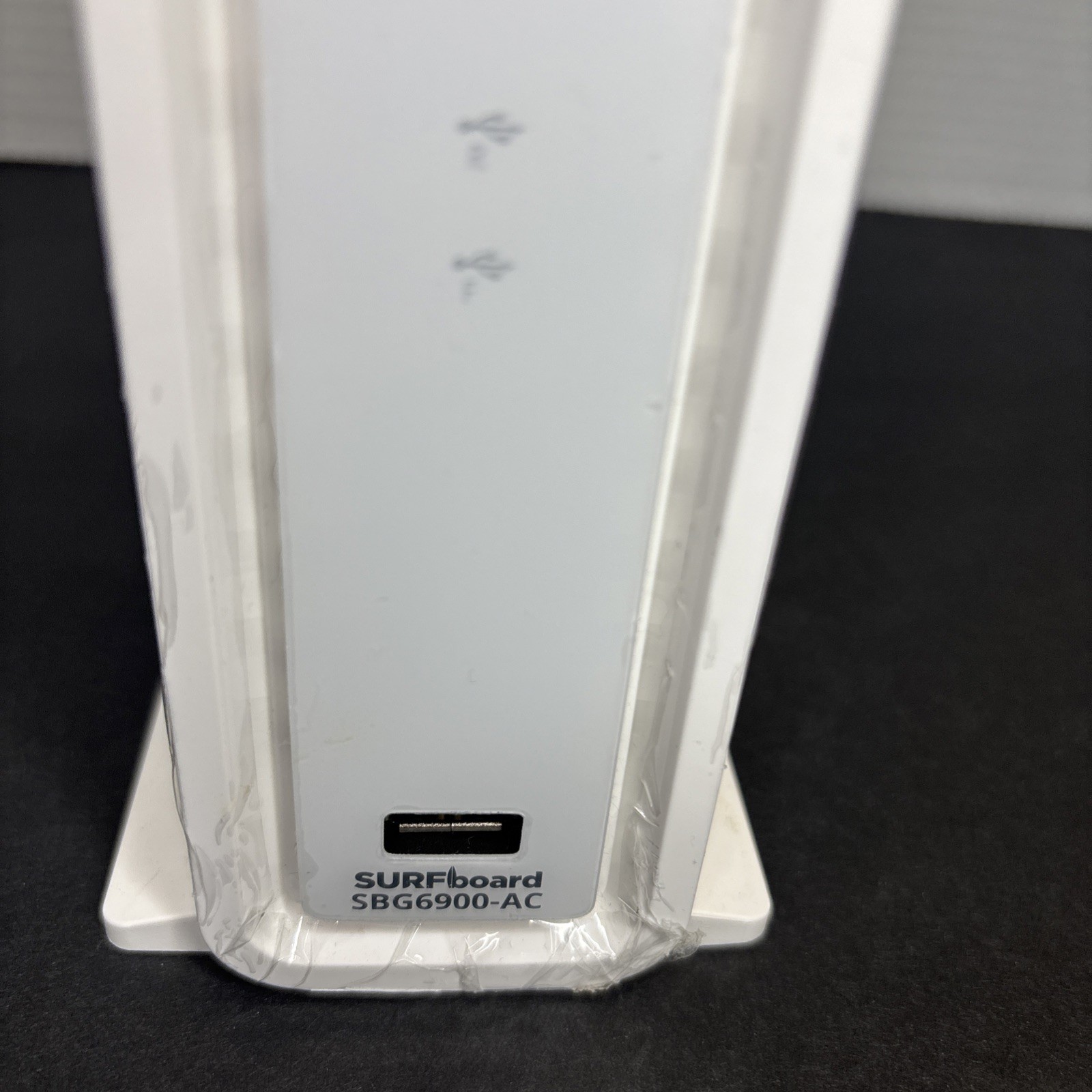 ARRIS SUFFBOARD SBG6900 -AC Docsis 3.0 Cable Mode. & Wi-Fi Router (WHITE)