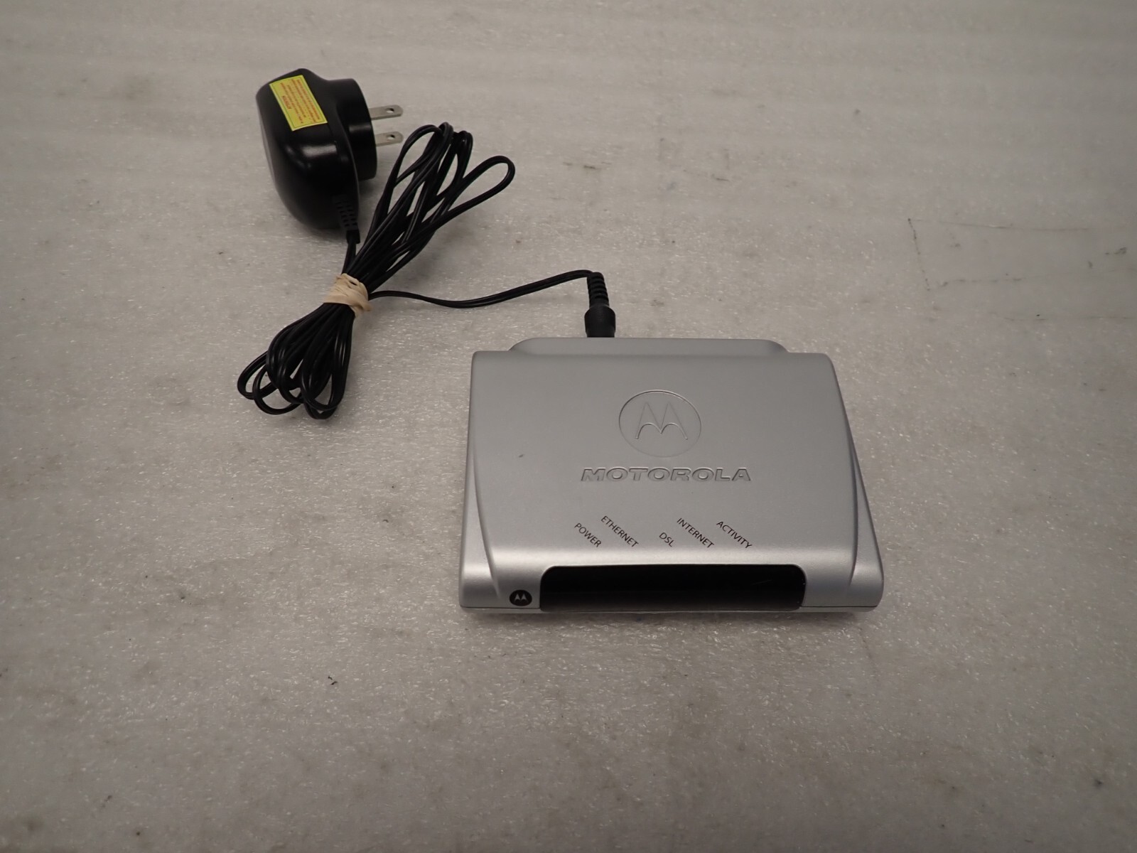 Motorola DSL Ethernet Modem Model 2210-02-1006 w/adaptor
