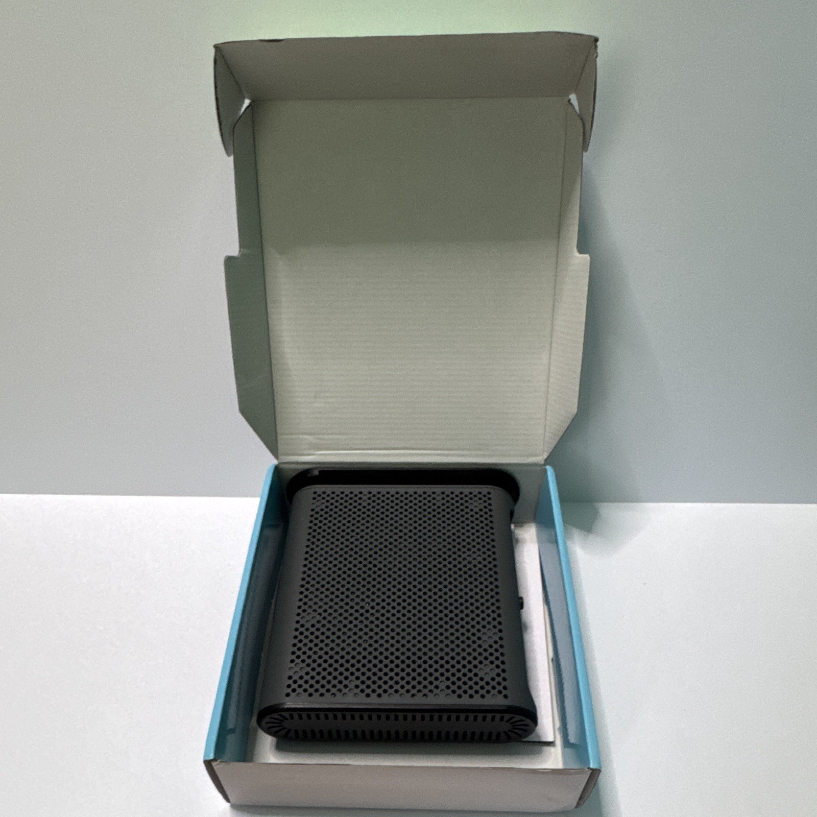 Motorola MB7621 DOCSIS 3.0 24×8 Cable Modem 1000+ Mbps Xfinity Black NO CABLES