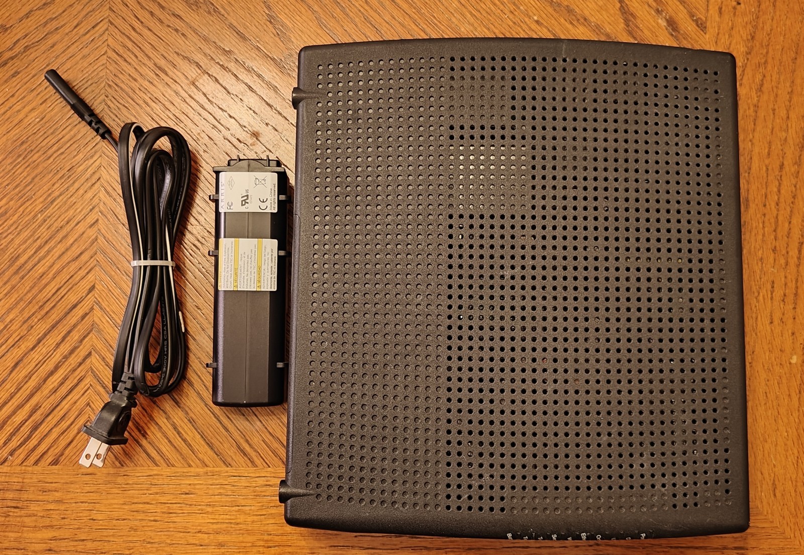 USED Arris TG862G Wireless DOCSIS 3.0 Cable Gateway Router Modem WITH battery