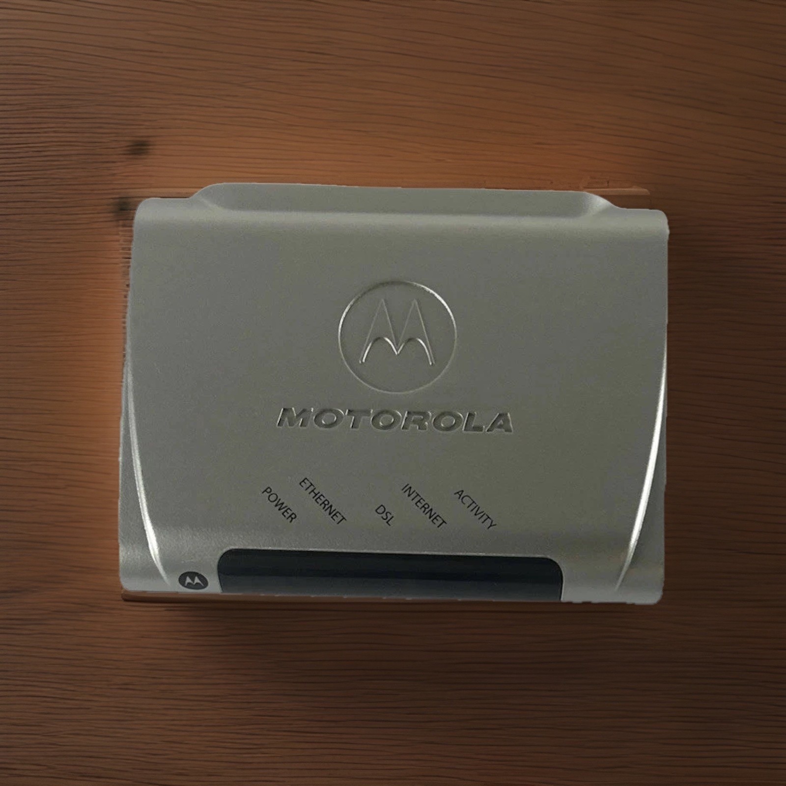 Motorola DSL Ethernet Modem Model 2210-02-1006 Powers On