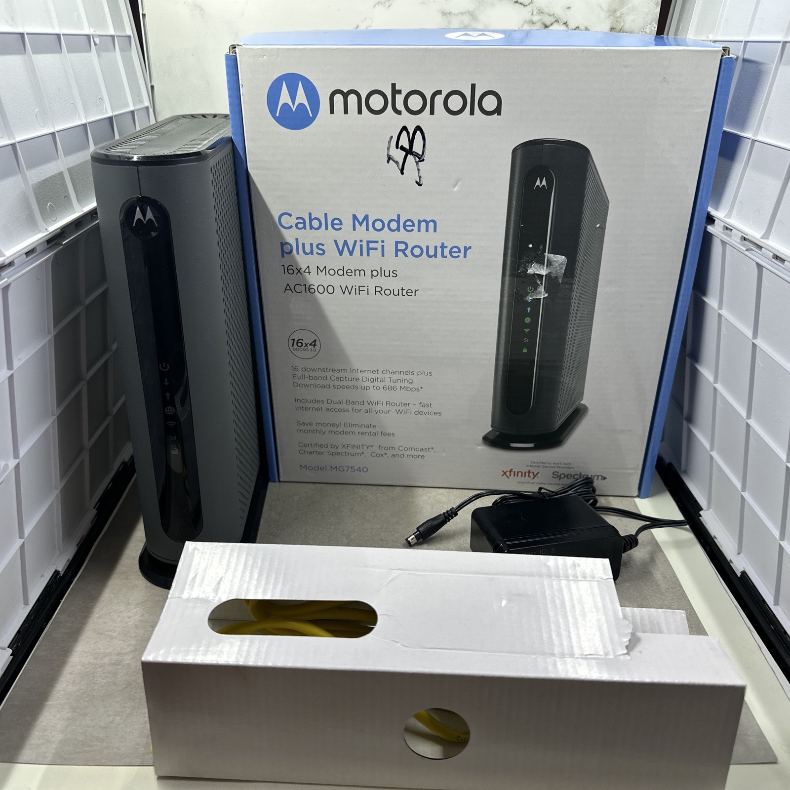 Motorola MG7540-10 16×4 Cable Modem – Black