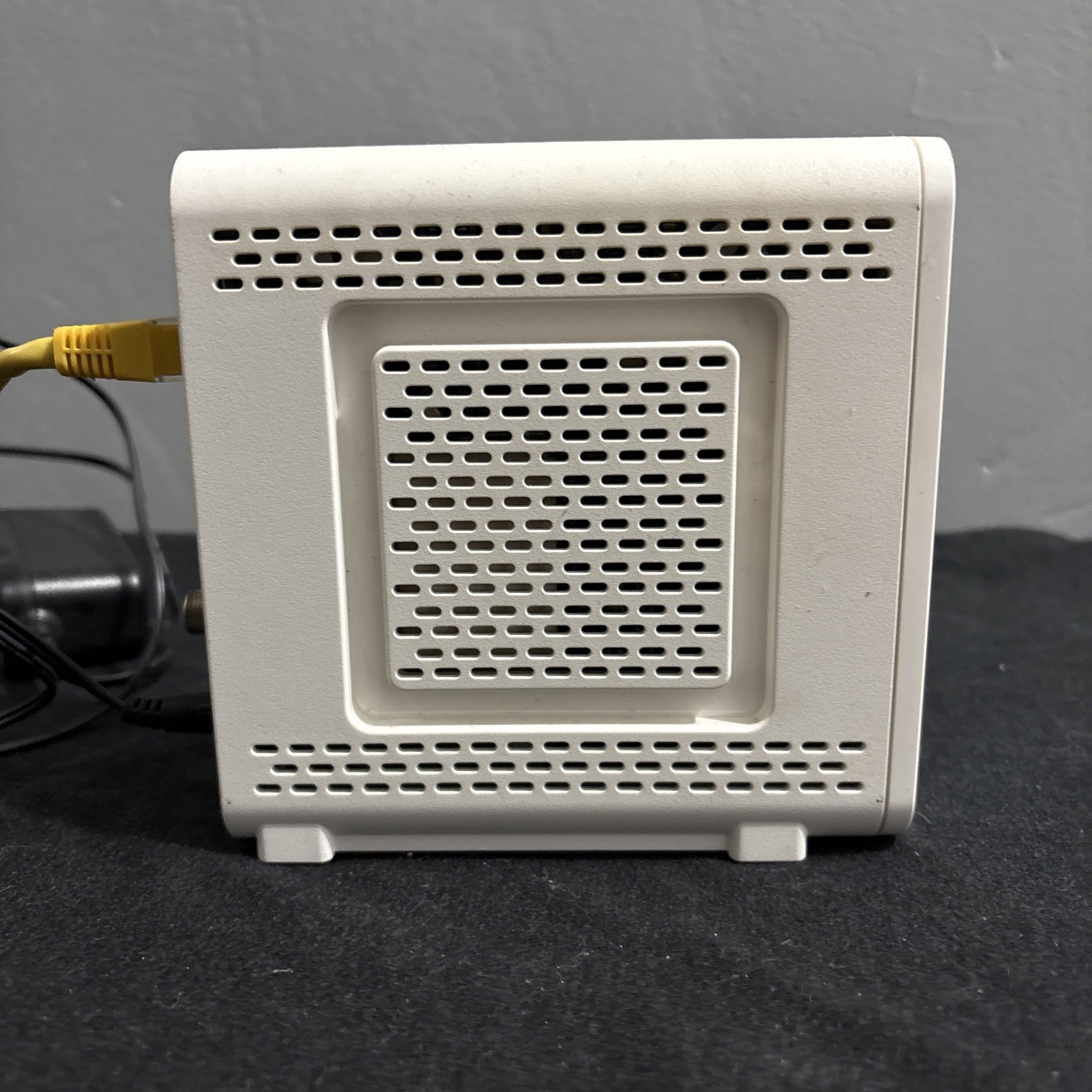 Arris Surfboard SB6190-RB DOCSIS 3.0 Cable Modem, White