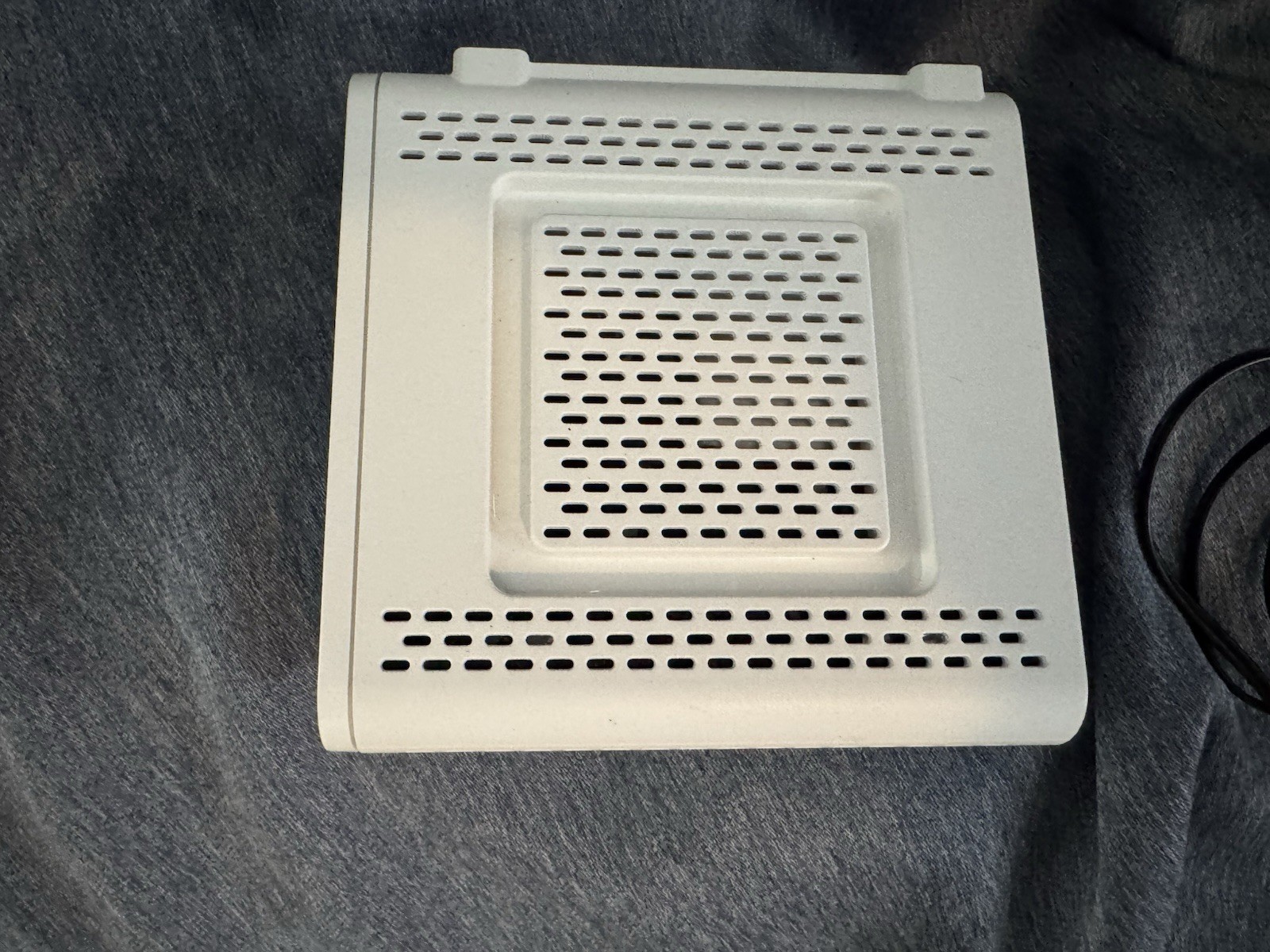 ARRIS SB6190 White Surfboard Cable Modem