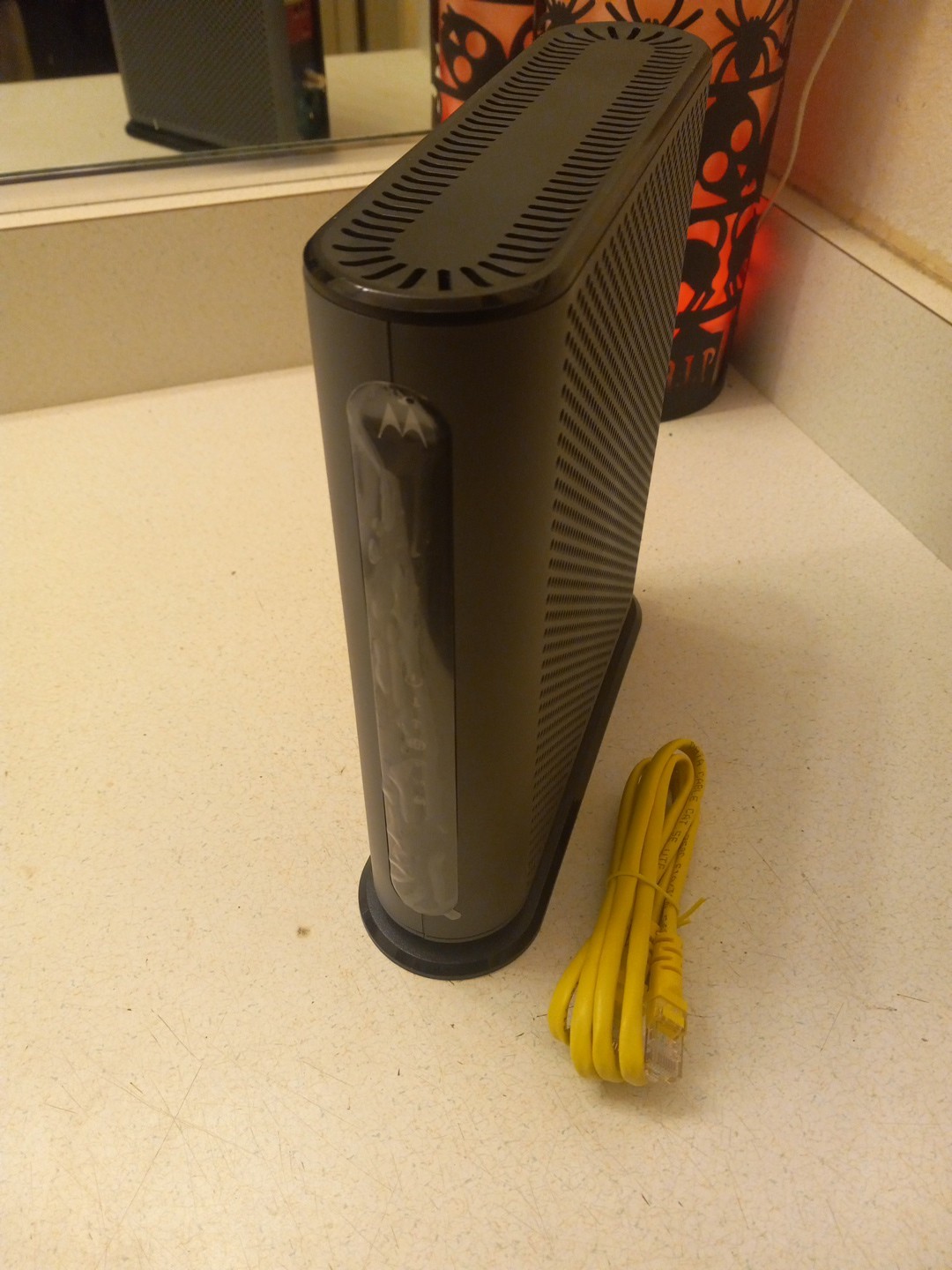 Motorola MG7550 Dual Band AC1900 Cable Modem and Wi-Fi Gigabit Router With CORD