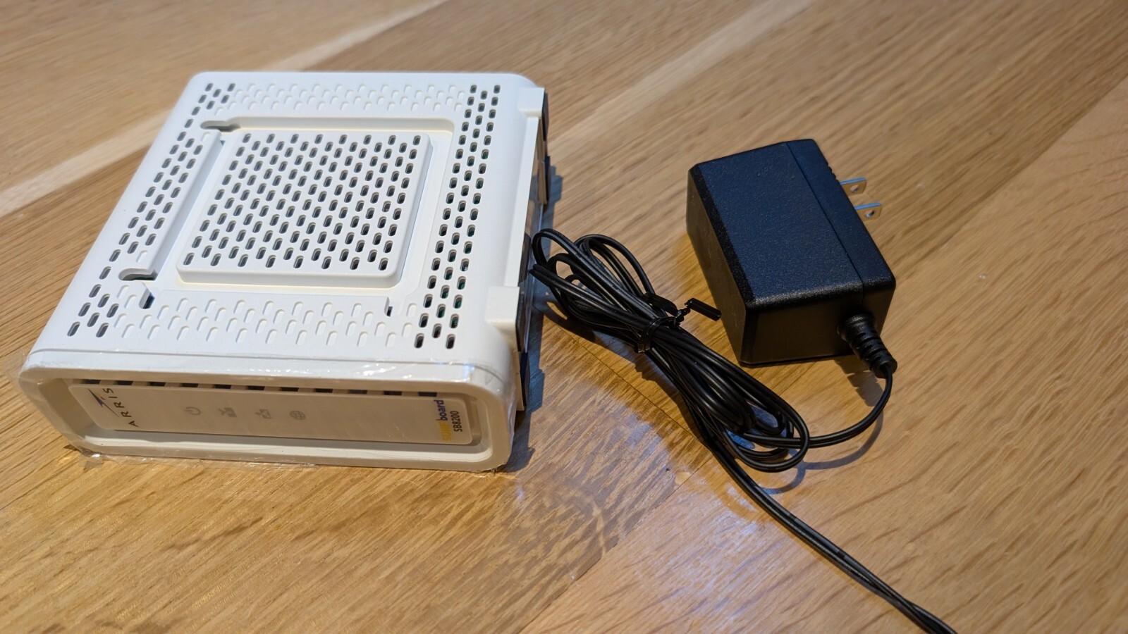 ARRIS SURFboard SB8200 10Gbps 32×8 3.1 Docsis Cable Modem