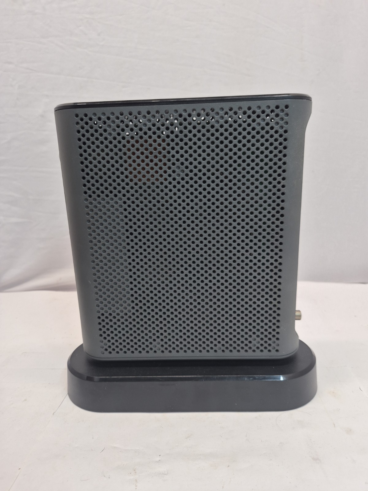 Motorola MT7711 24×8 Cable Modem plus AC1900 WiFi Router