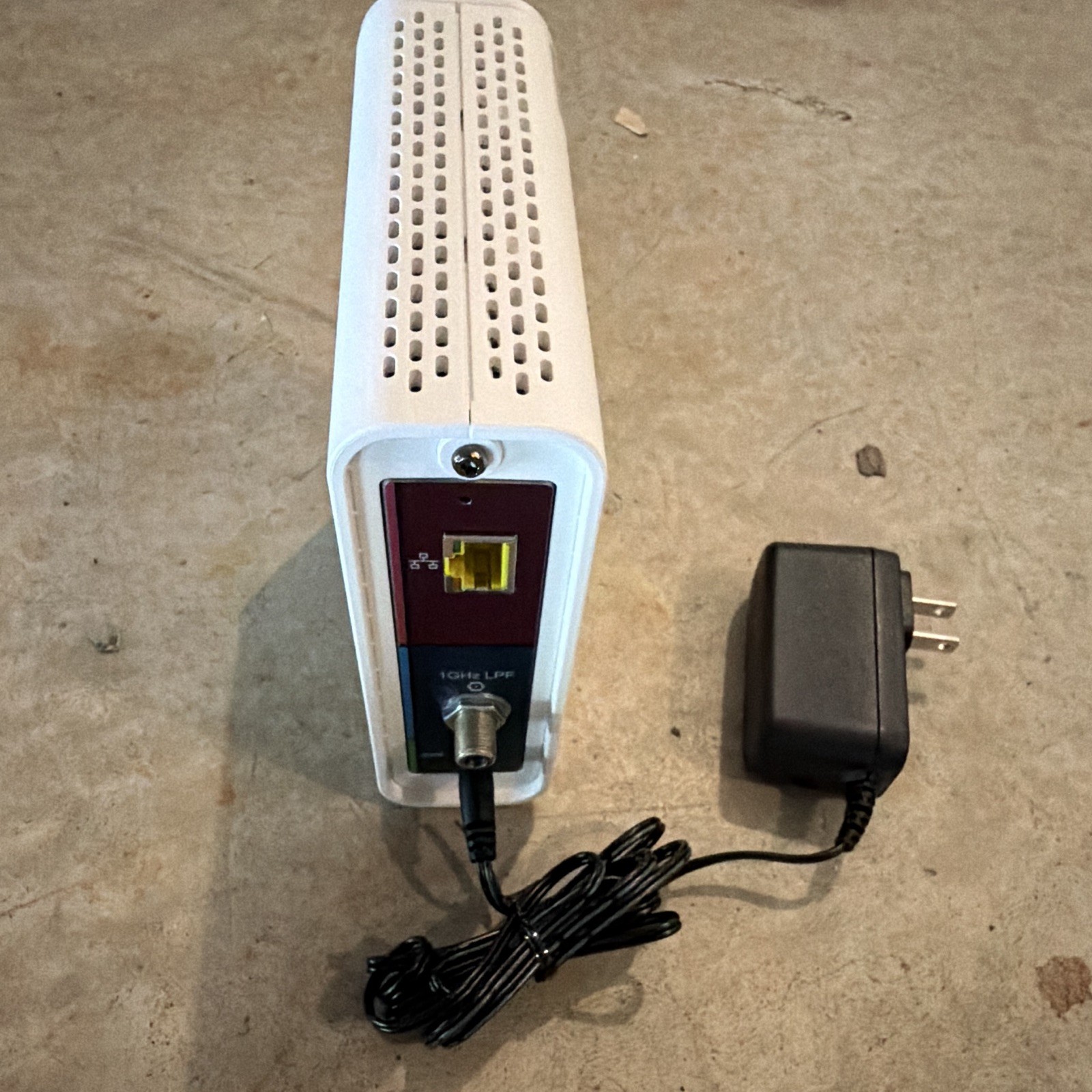 ARRIS SURFboard SB6190 DOCSIS 3.0 1.4Gbps Cable Modem 1 GigE White