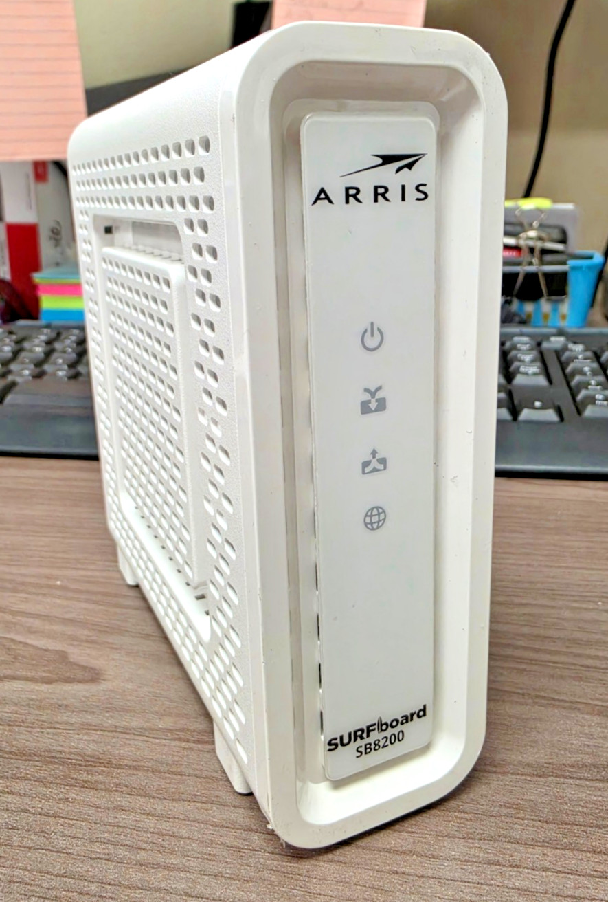 Arris SURFboard SB8200v2 Modem