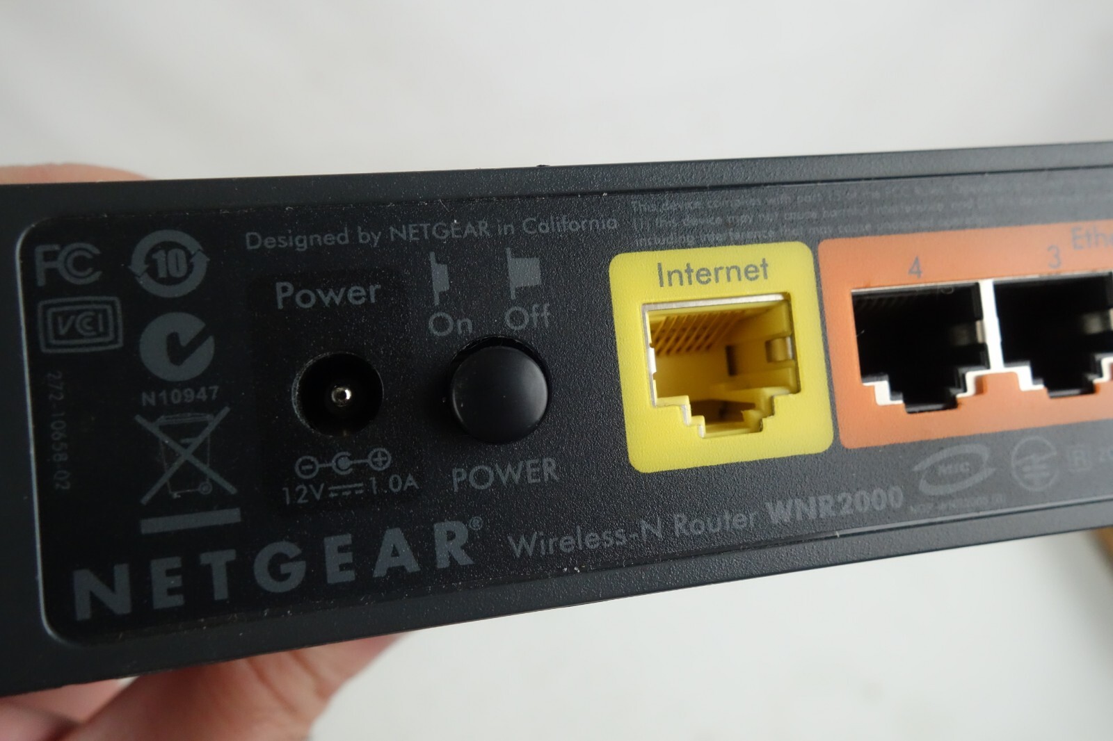 (2) NETGEAR WIRELESS ROUTERS +Cisco DPC3010 DOCSIS 3.0 Cable Modem