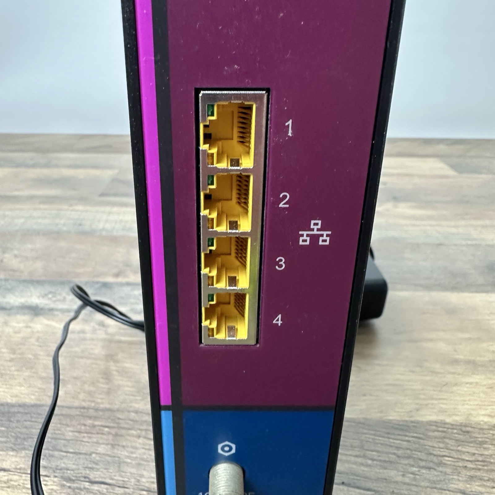 ARRIS SURFboard SBG7600AC2 DOCSIS 3.0 Dual-Band WiFi Modem Router 32×8